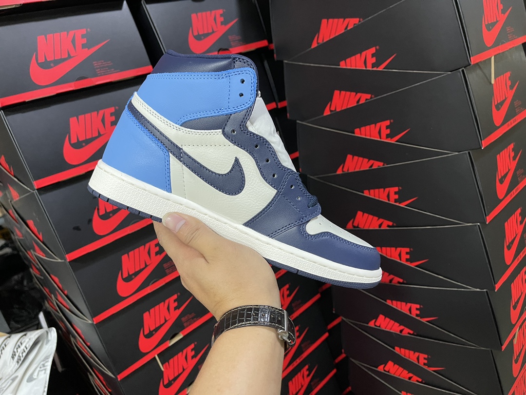 1's Retro High OG “Obsidian University Blue”