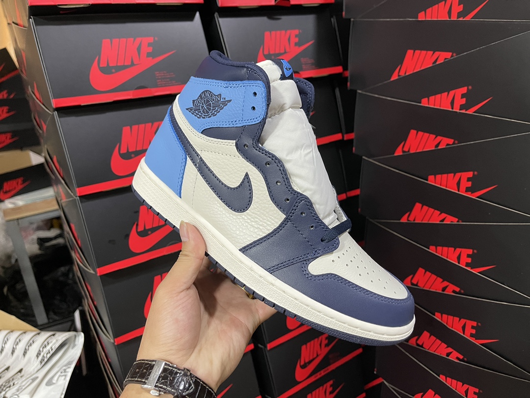 1's Retro High OG “Obsidian University Blue”