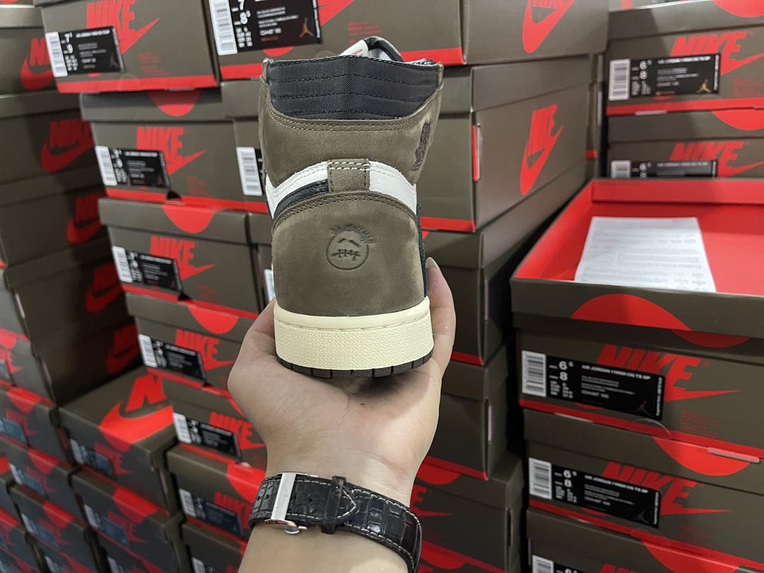 1's Retro High Travis Scott CD4487-100