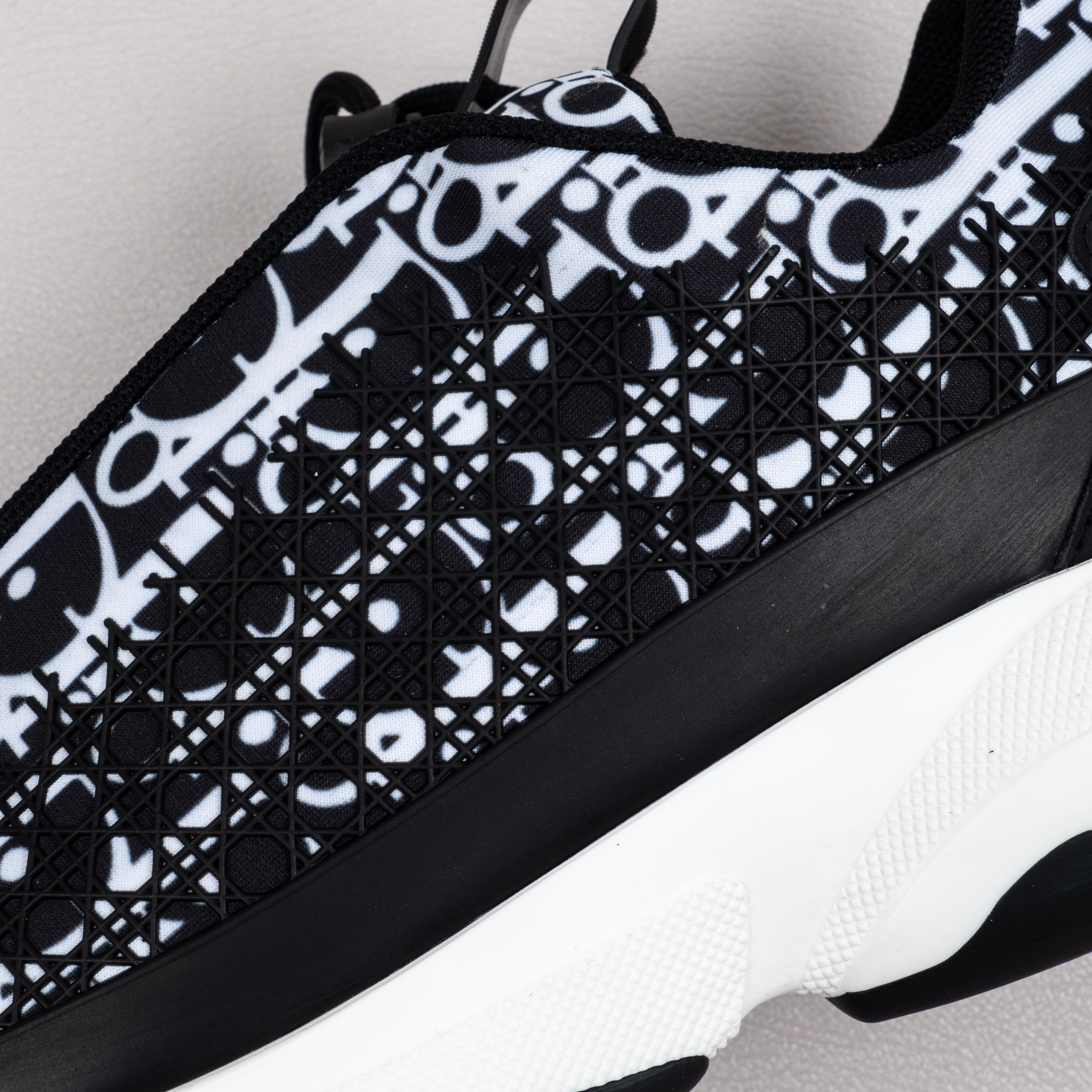 【Free shipping】女鞋 DlOR 运动休闲老爹鞋松紧鞋带黑色