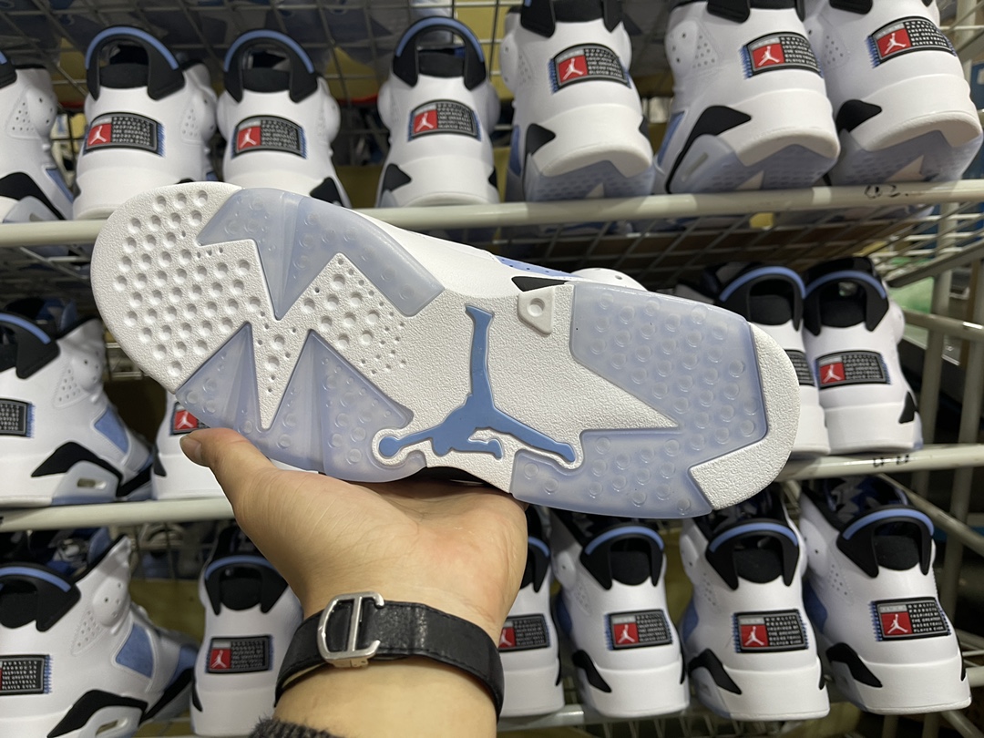 6's Retro University Blue