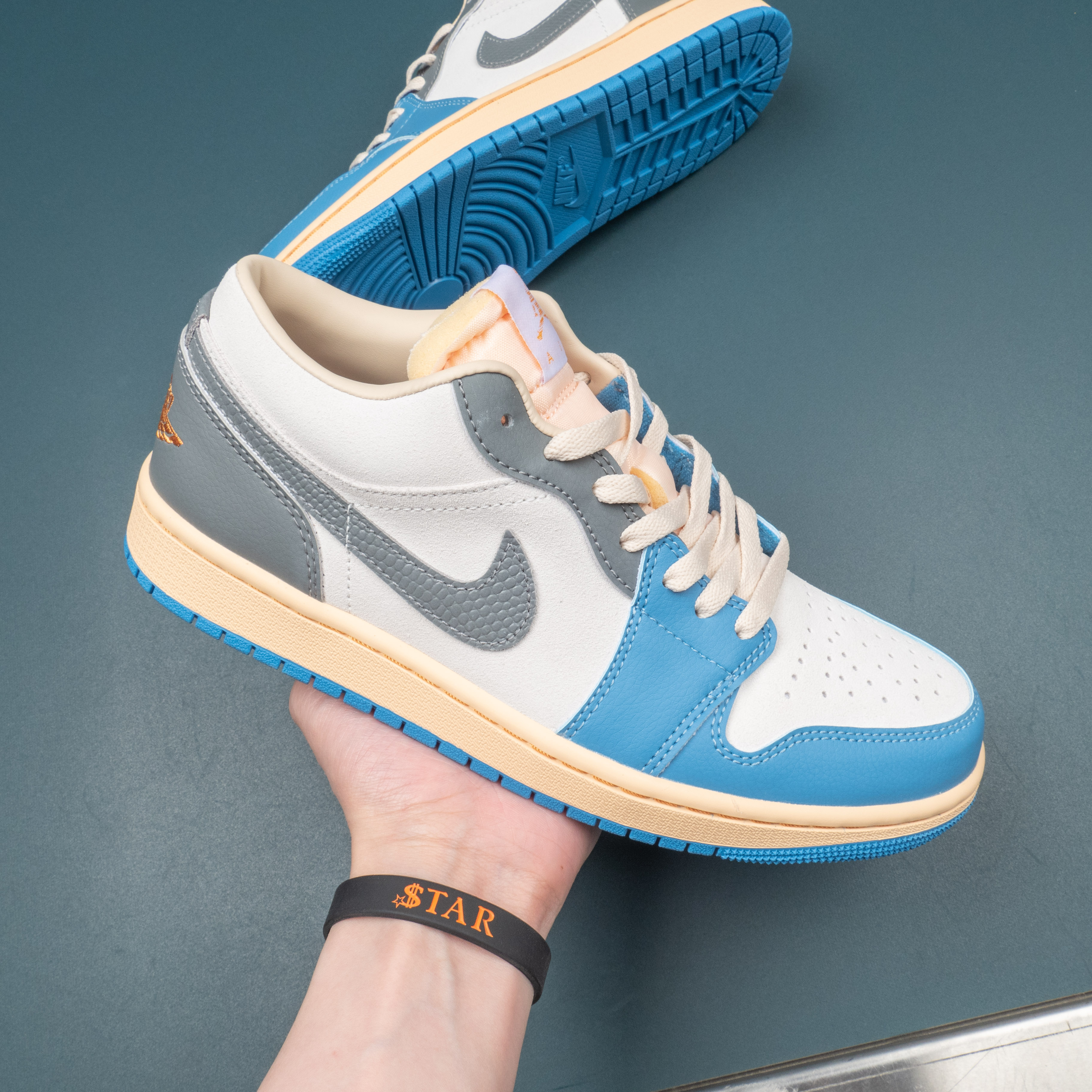 1's Low Vintage UNC Grey