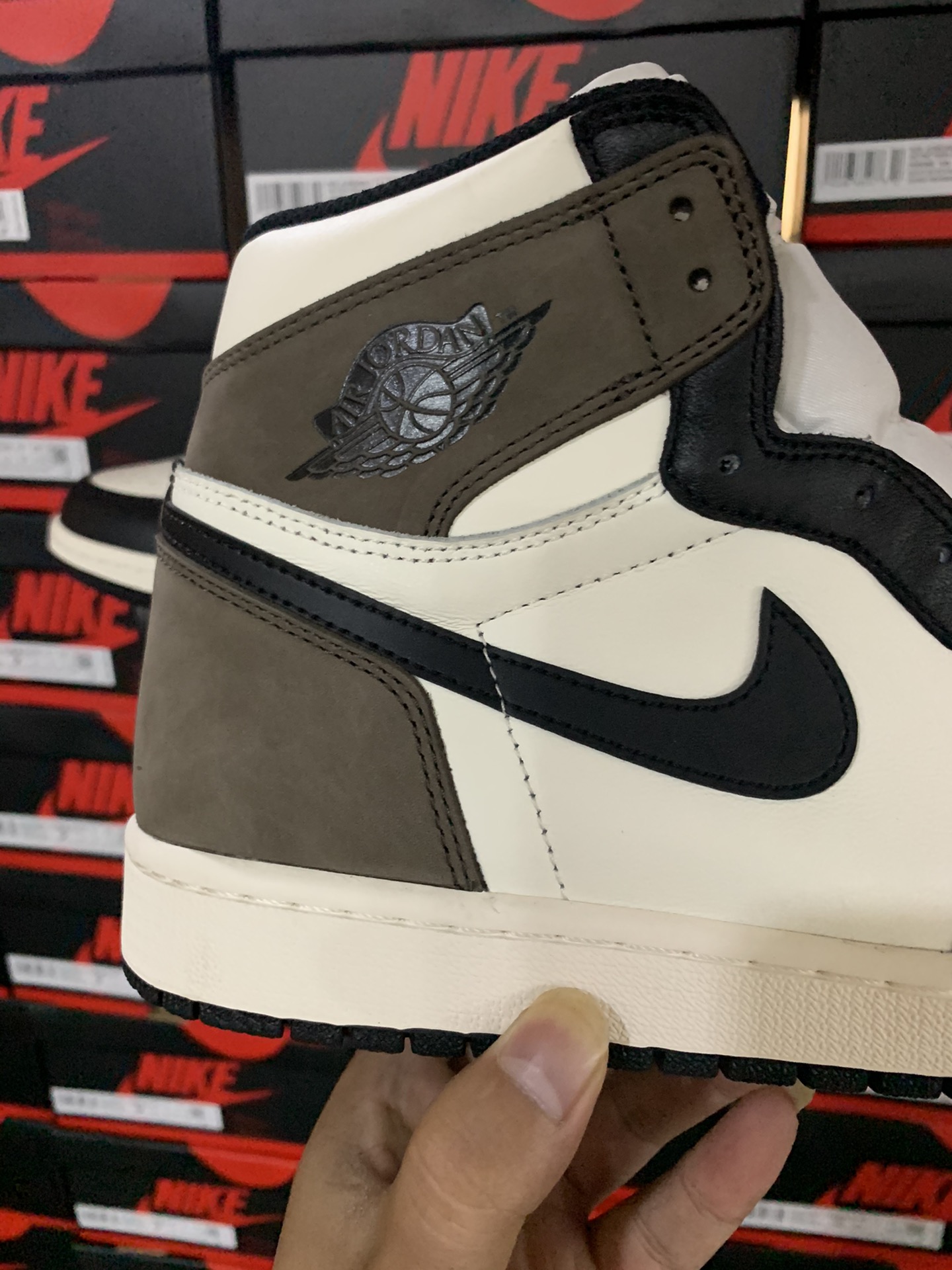 1's Retro High Dark Mocha 555088-105