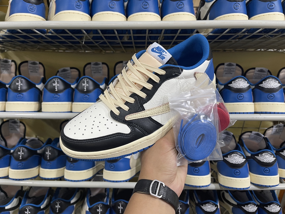 1's Low fragment design x Travis Scott