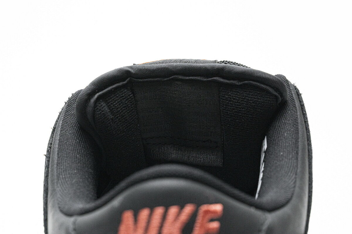 SB Dunk Low Black Pigeon (Regular Box)