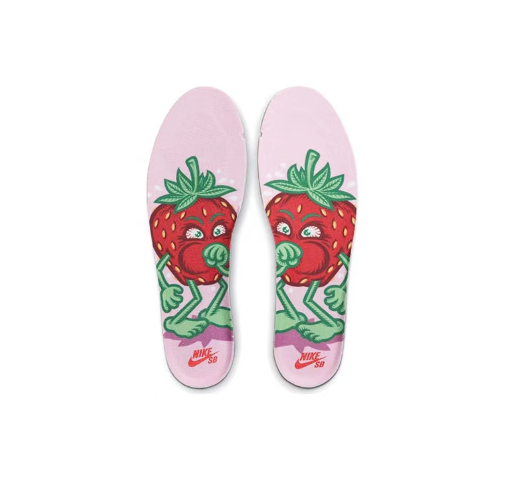 SB Dunk High Strawberry Cough