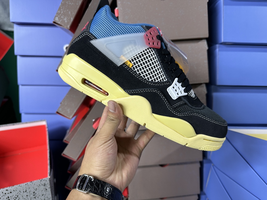 Union x Air 4's Off Noir