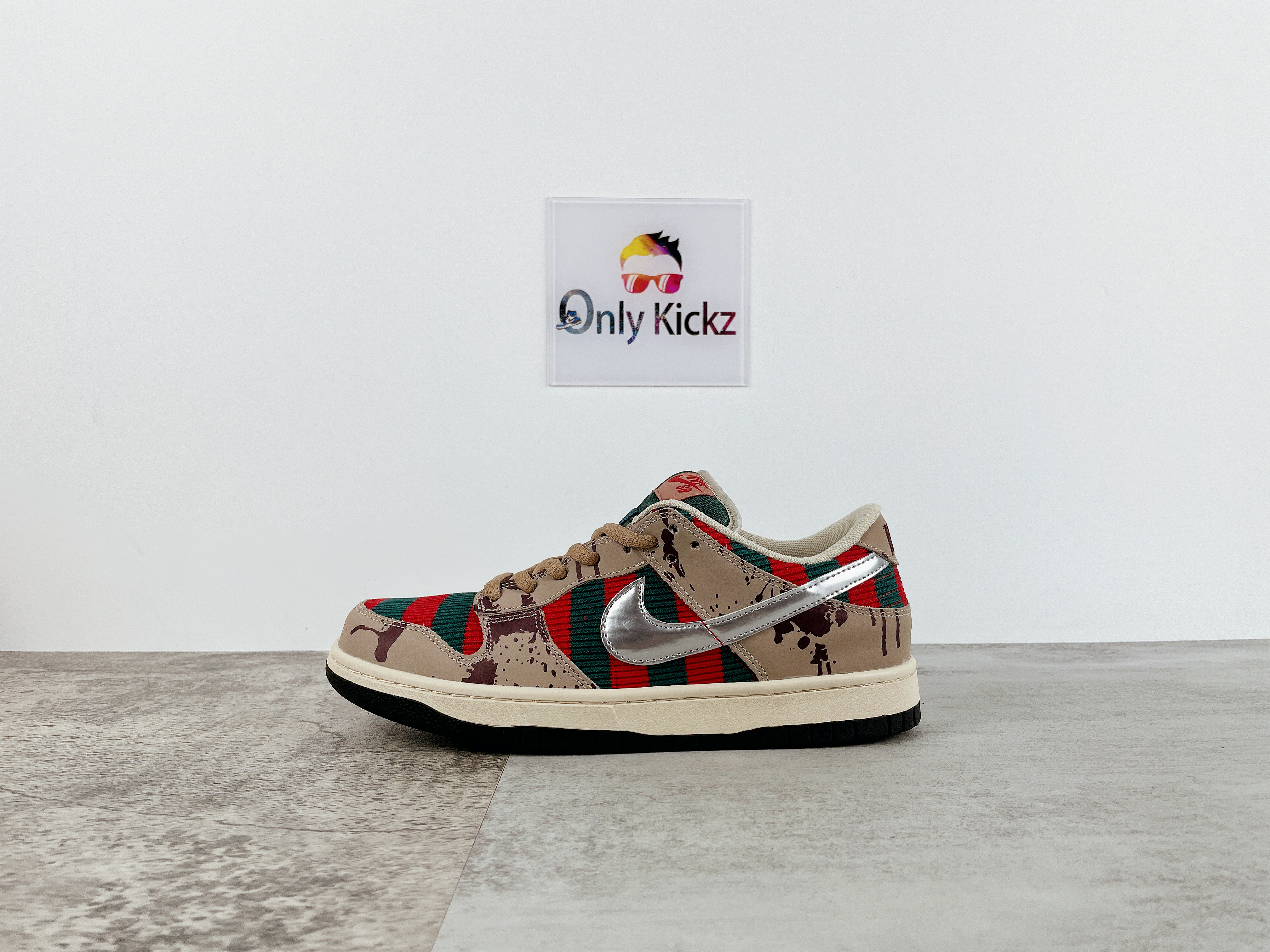 Dunk SB Low Freddy Krueger 313170-202