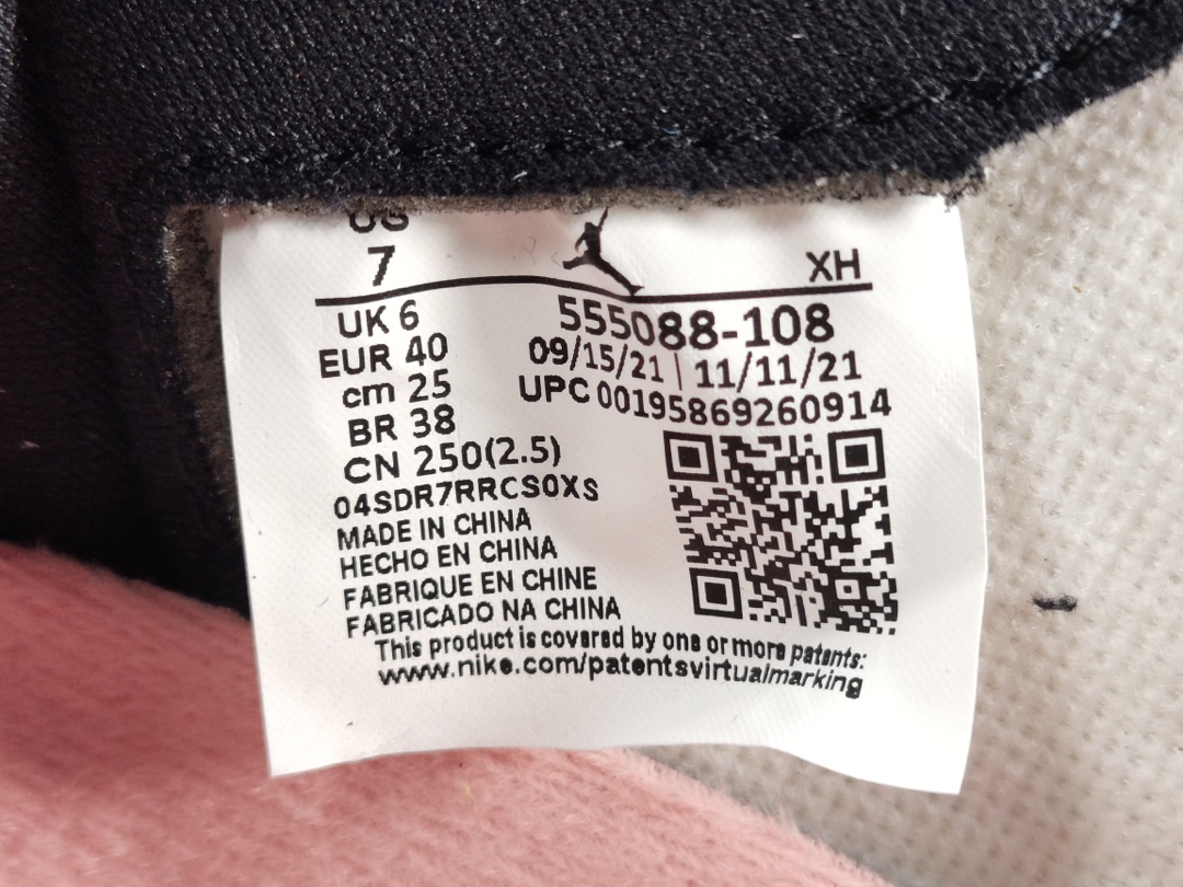 1's Retro High OG Bleached Coral