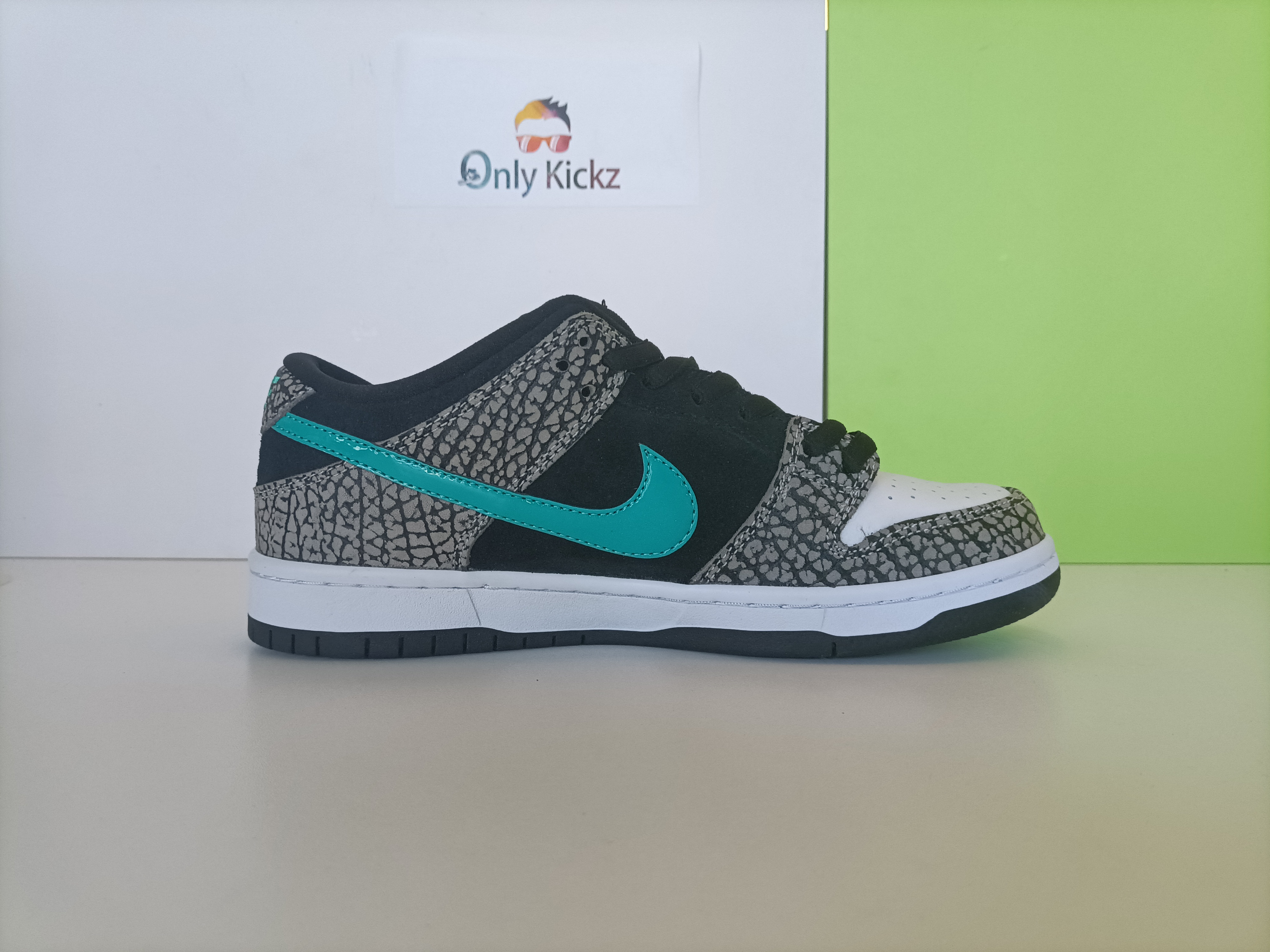SB Dunk Low atmos Elephant