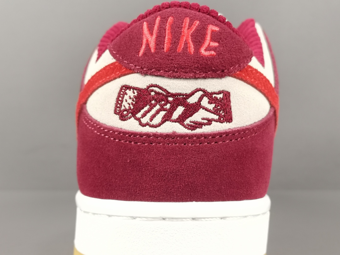 SB Dunk Low Skate Like a Girl