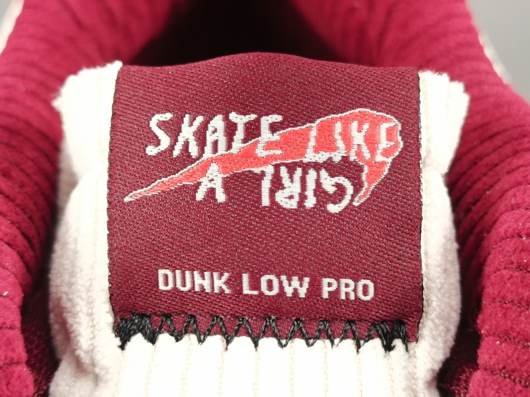 SB Dunk Low Skate Like a Girl