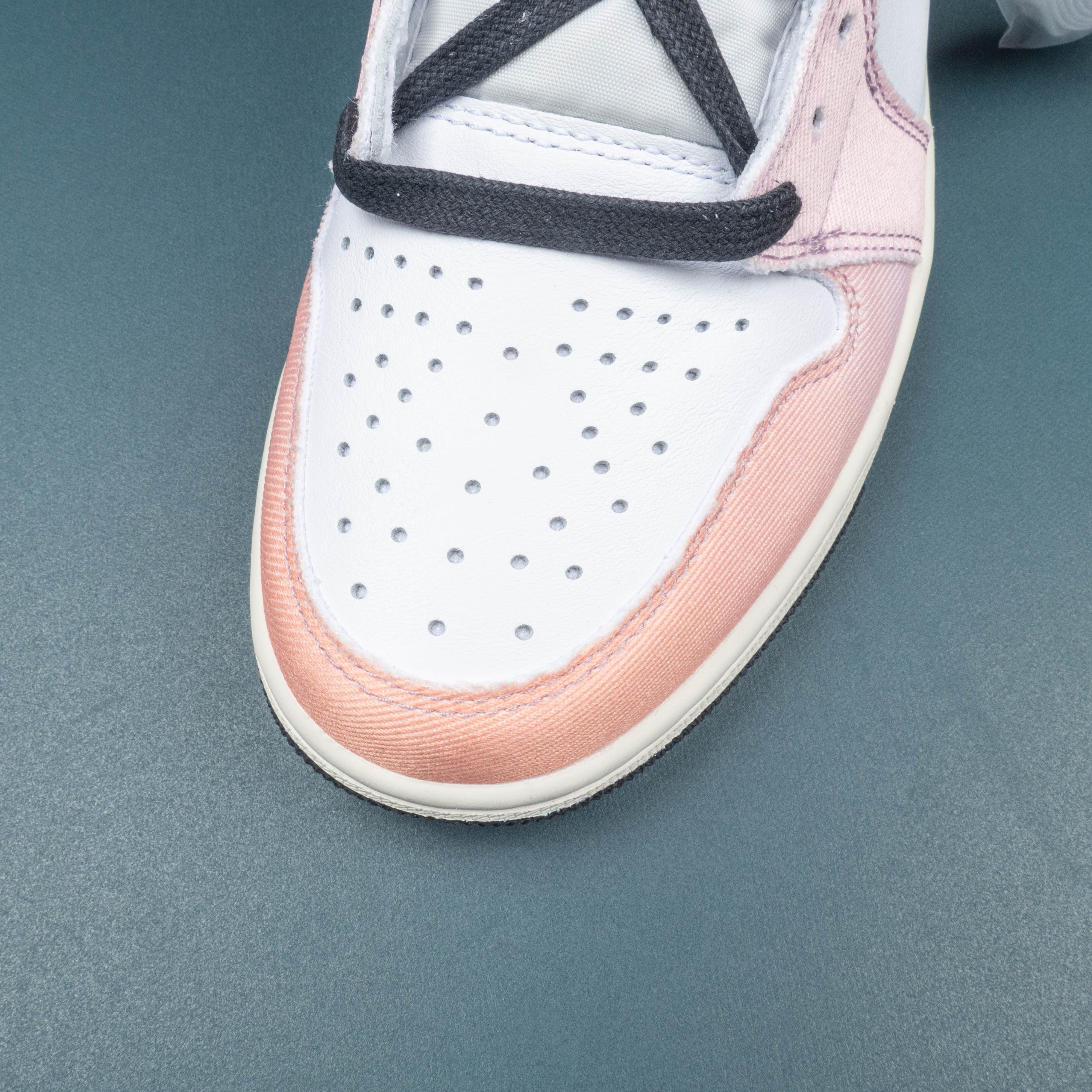 1s Retro High OG Skyline