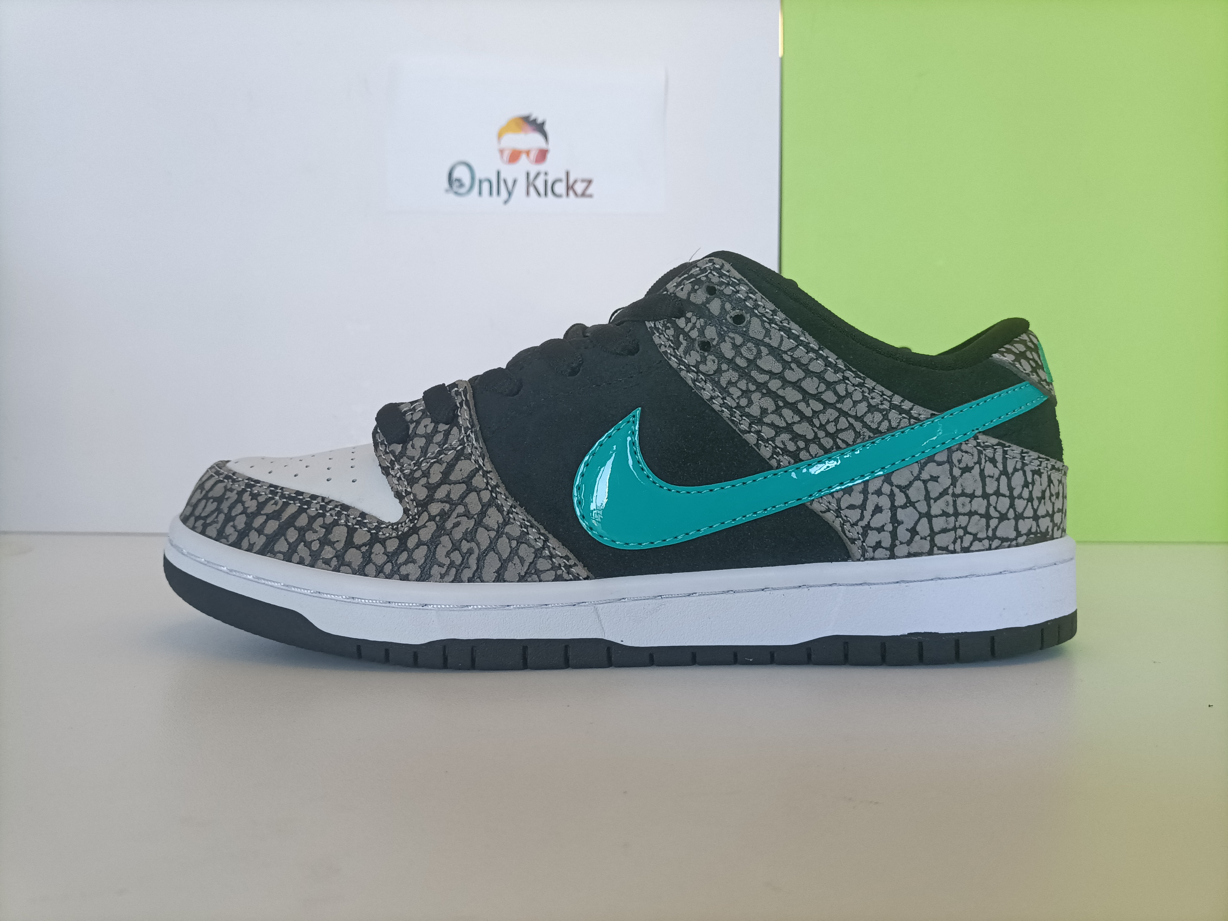 SB Dunk Low atmos Elephant