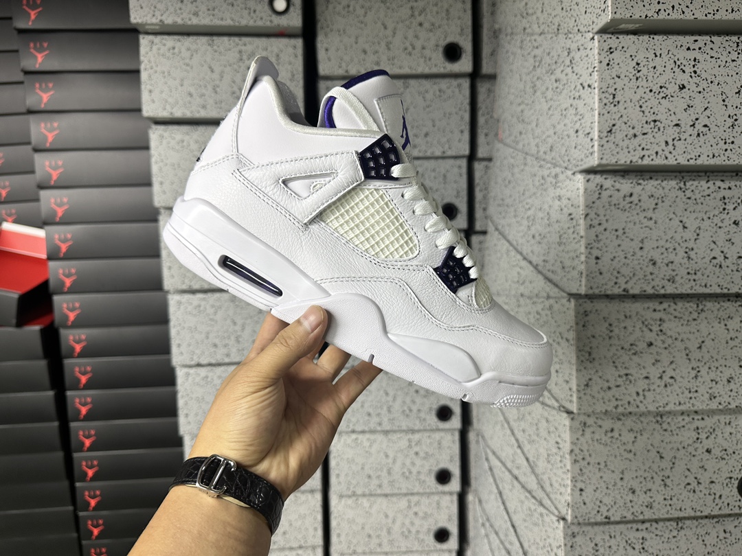 4's Retro Metallic Purple