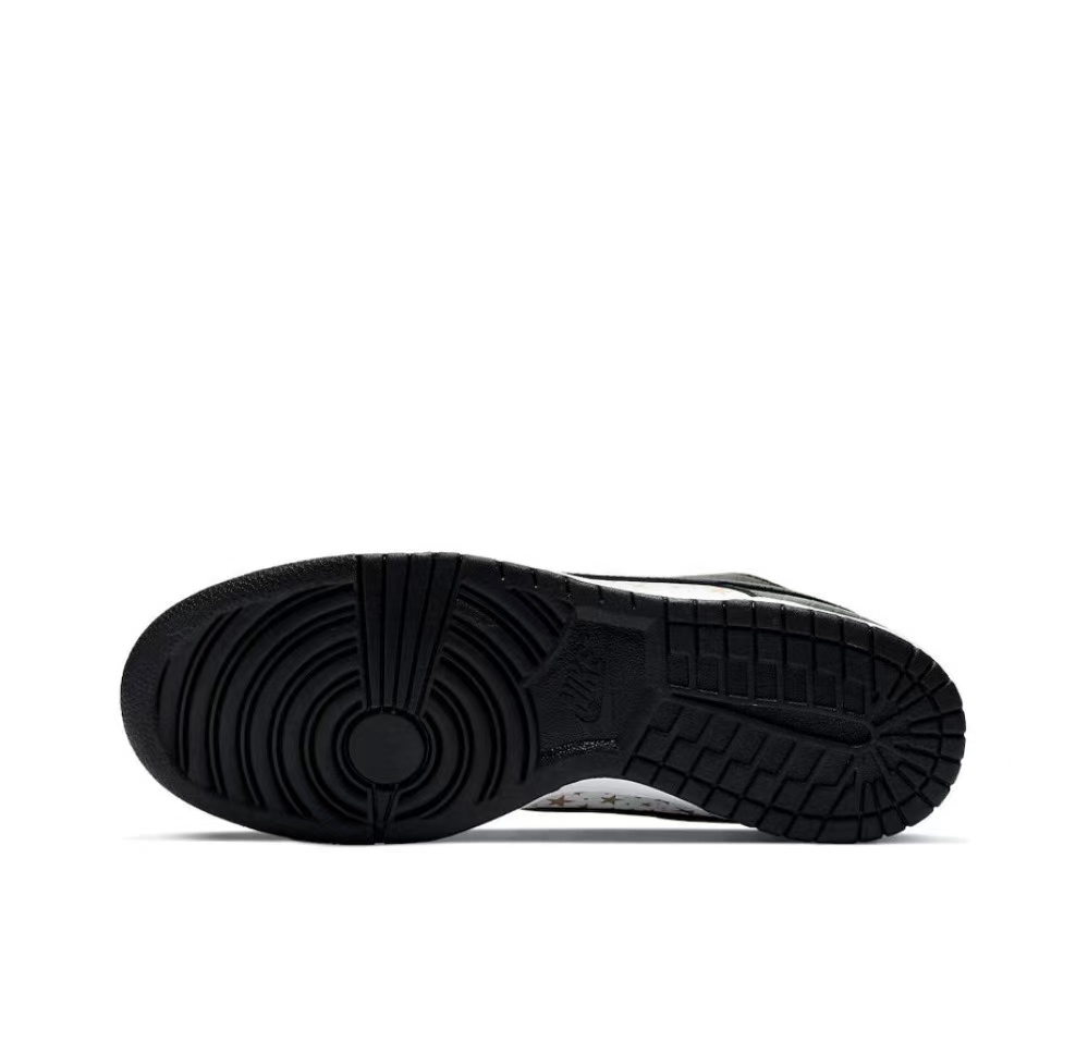 SB Dunk Low Supreme Stars Black DH3228-102