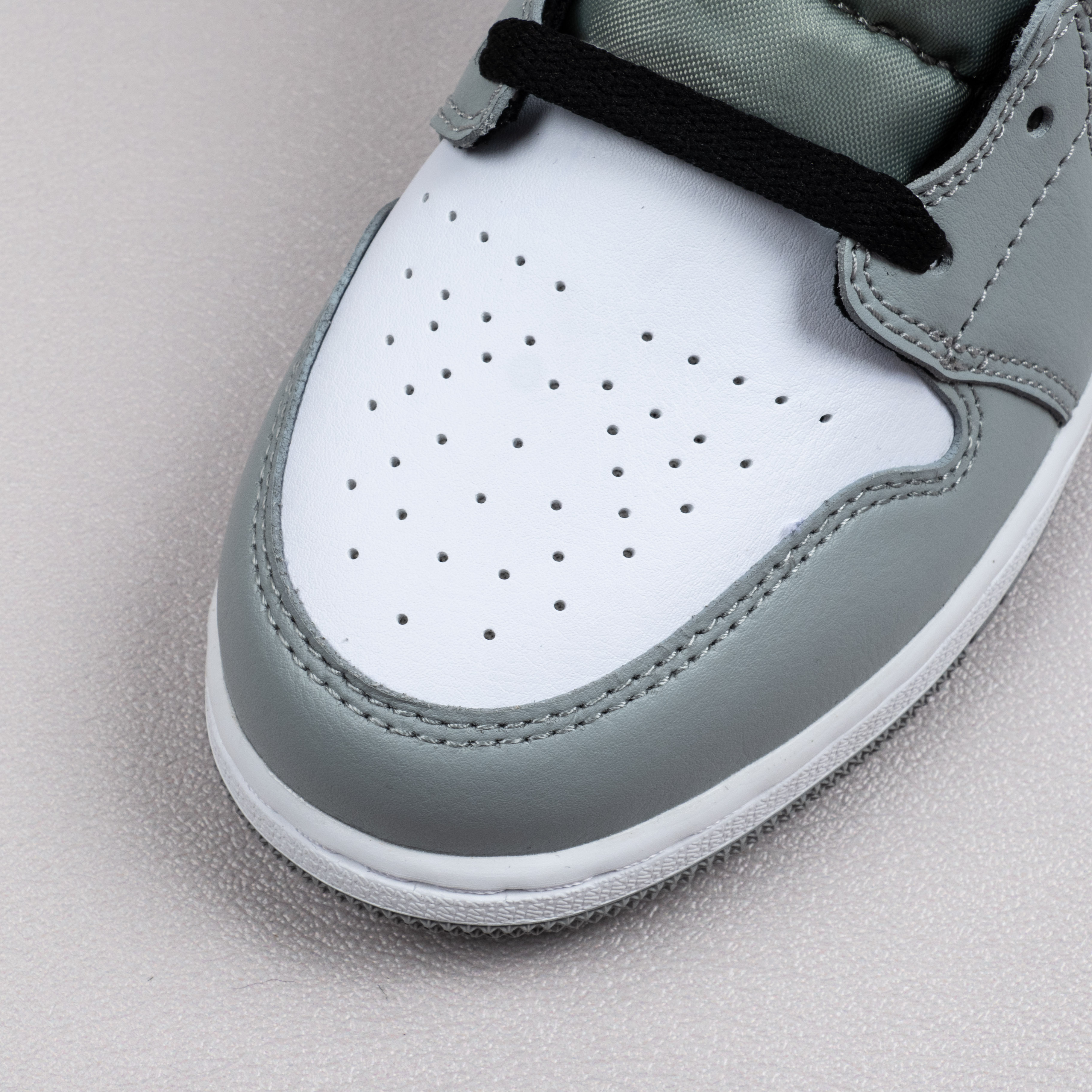 1's Mid Light Smoke Grey