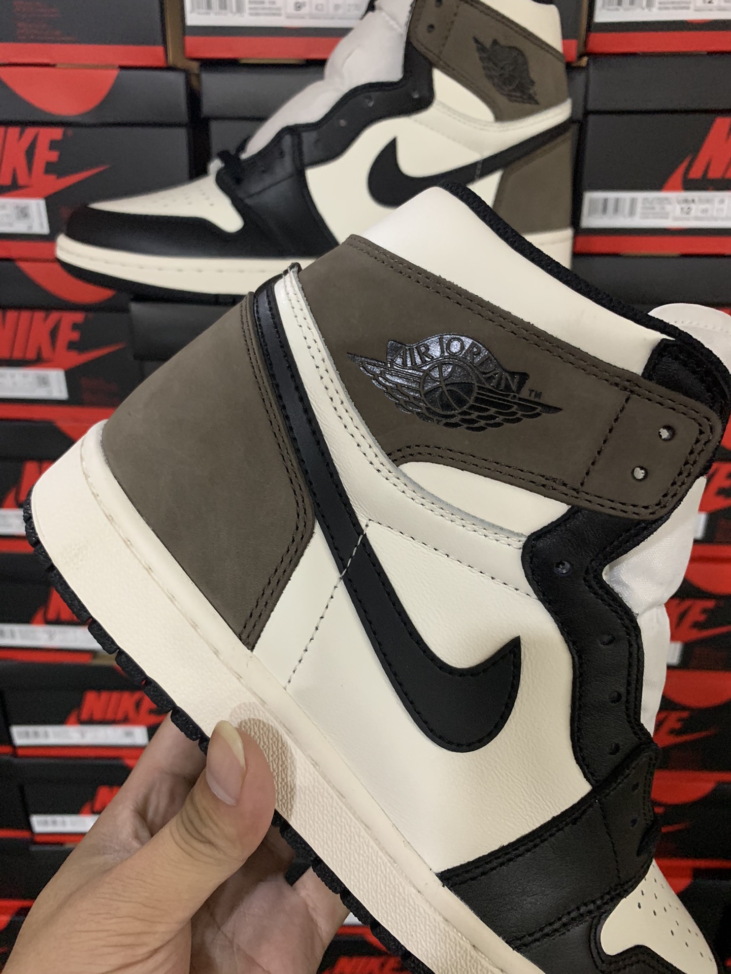 1's Retro High Dark Mocha 555088-105