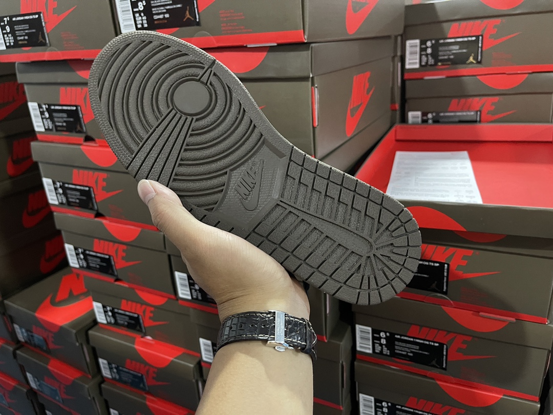 1's Retro High Travis Scott CD4487-100