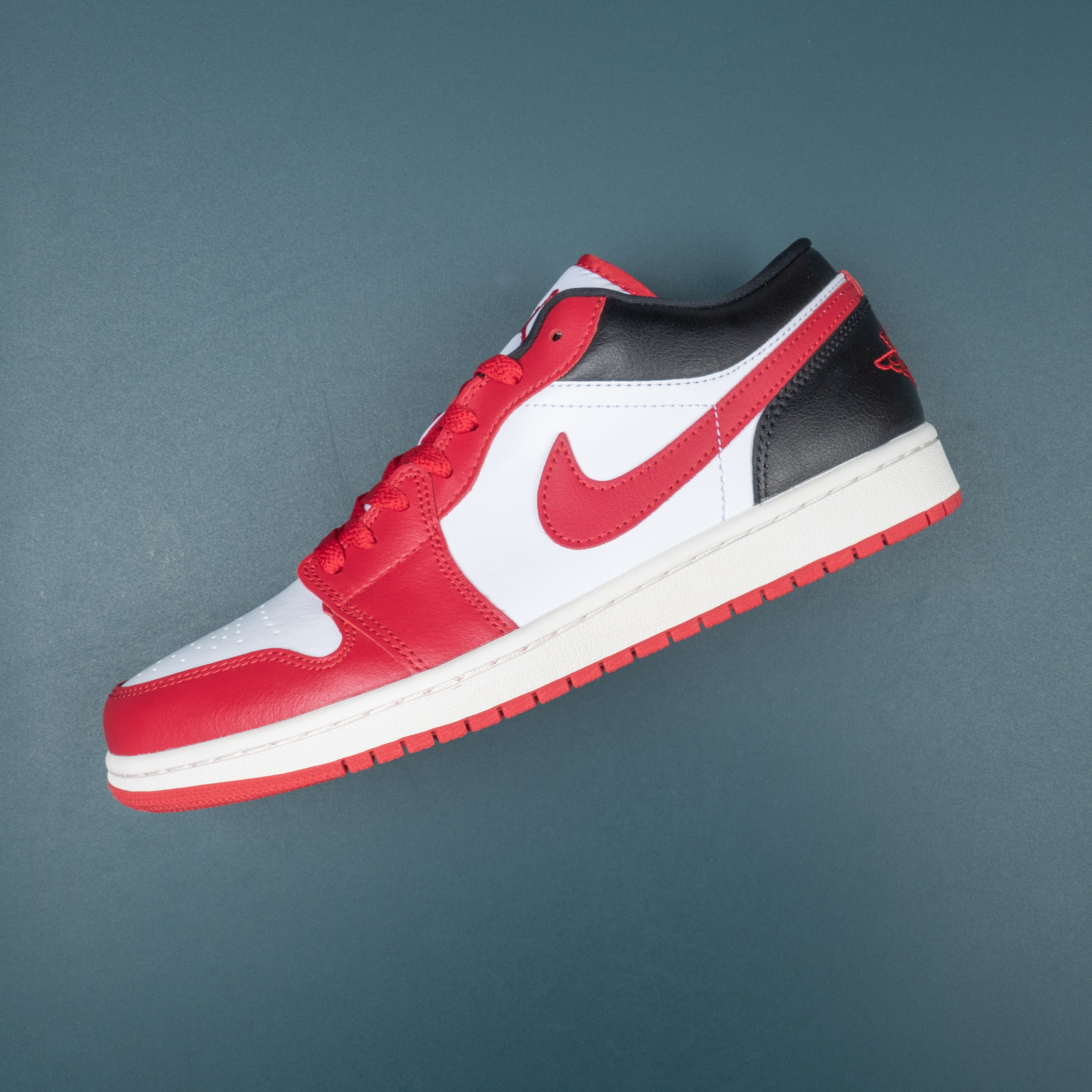 1's LowReverse Black Toe