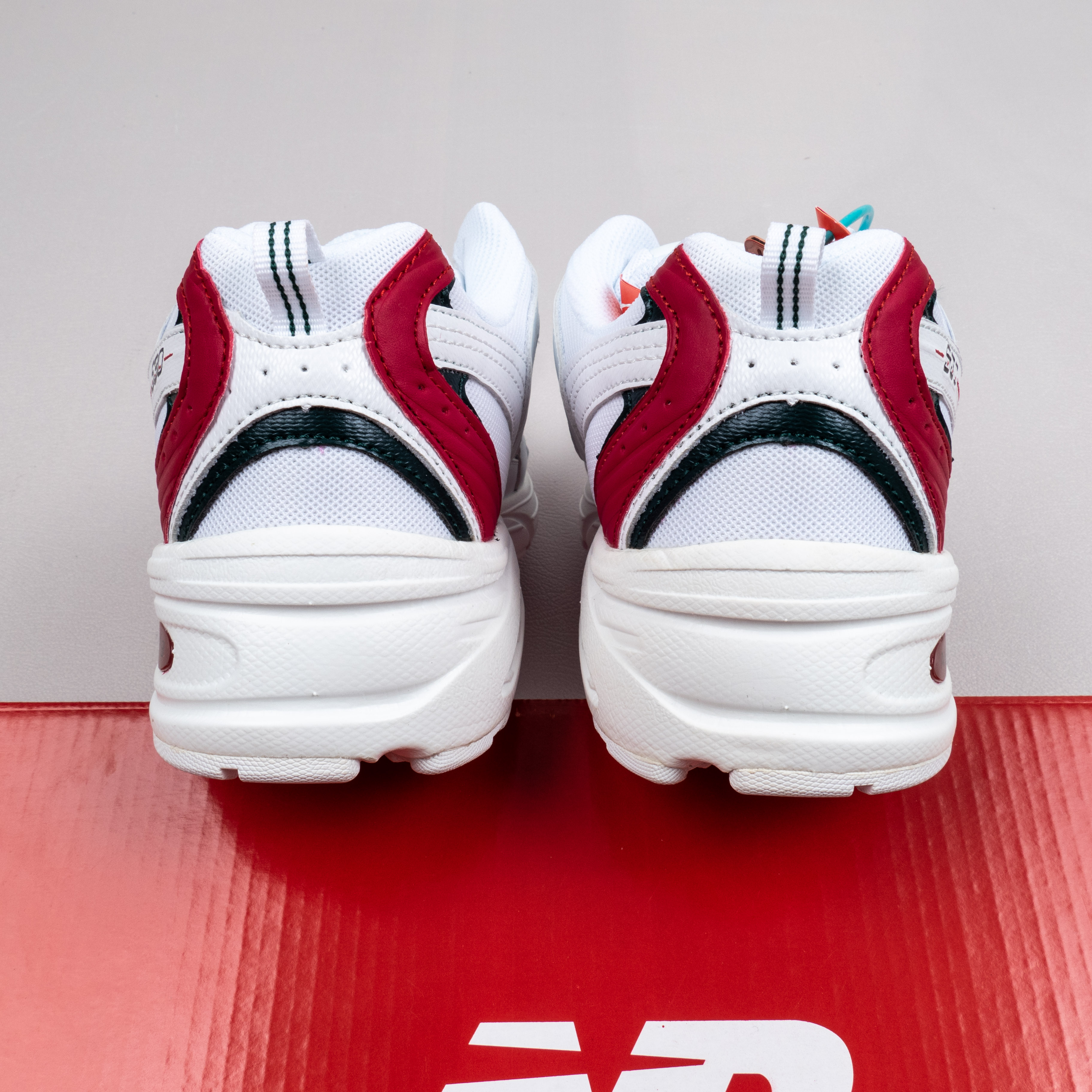 【Free Shipping】 NB530系列复古跑步鞋老爹鞋 MR530SK