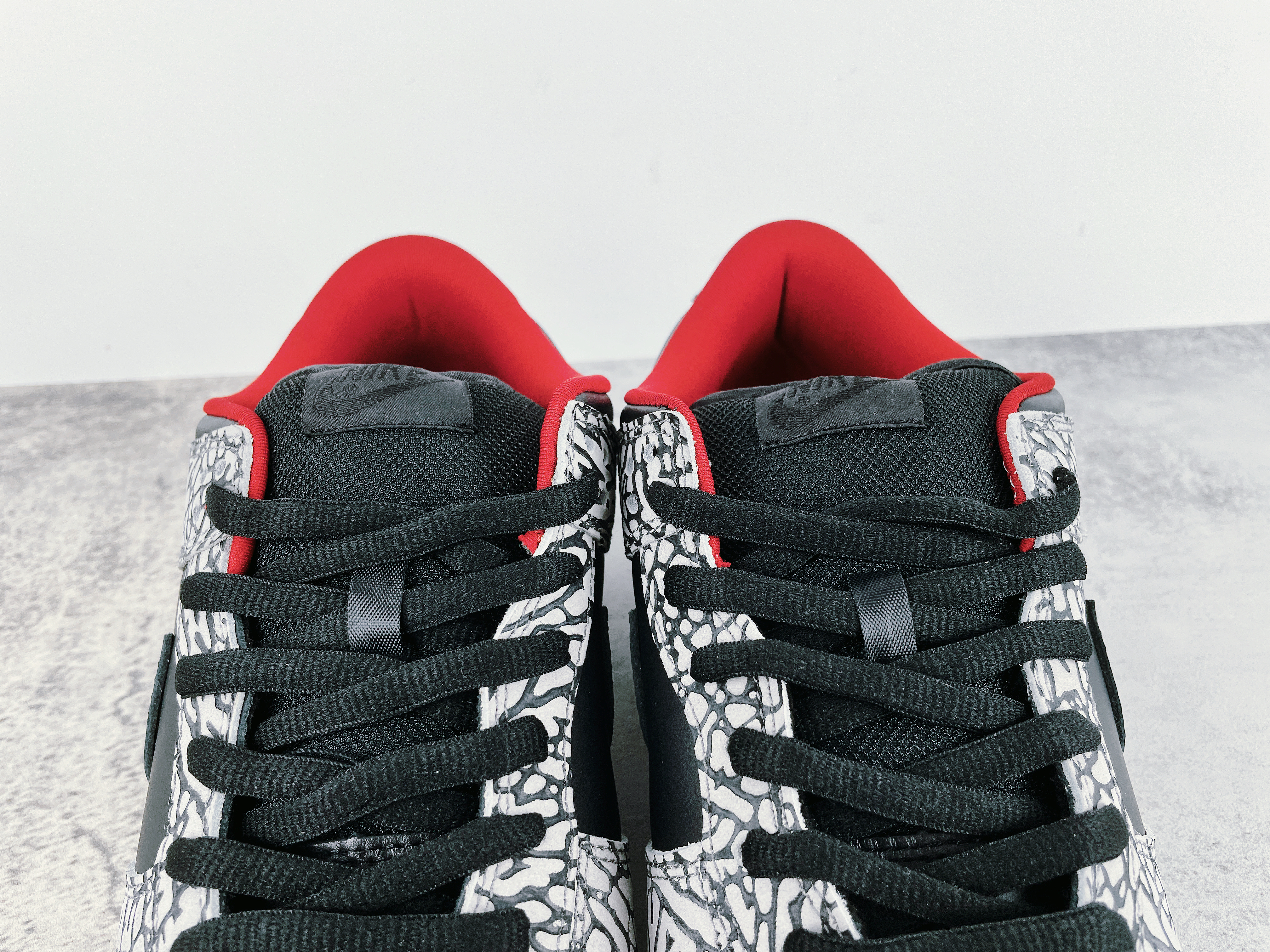 Dunk SB Low Supreme Black Cement