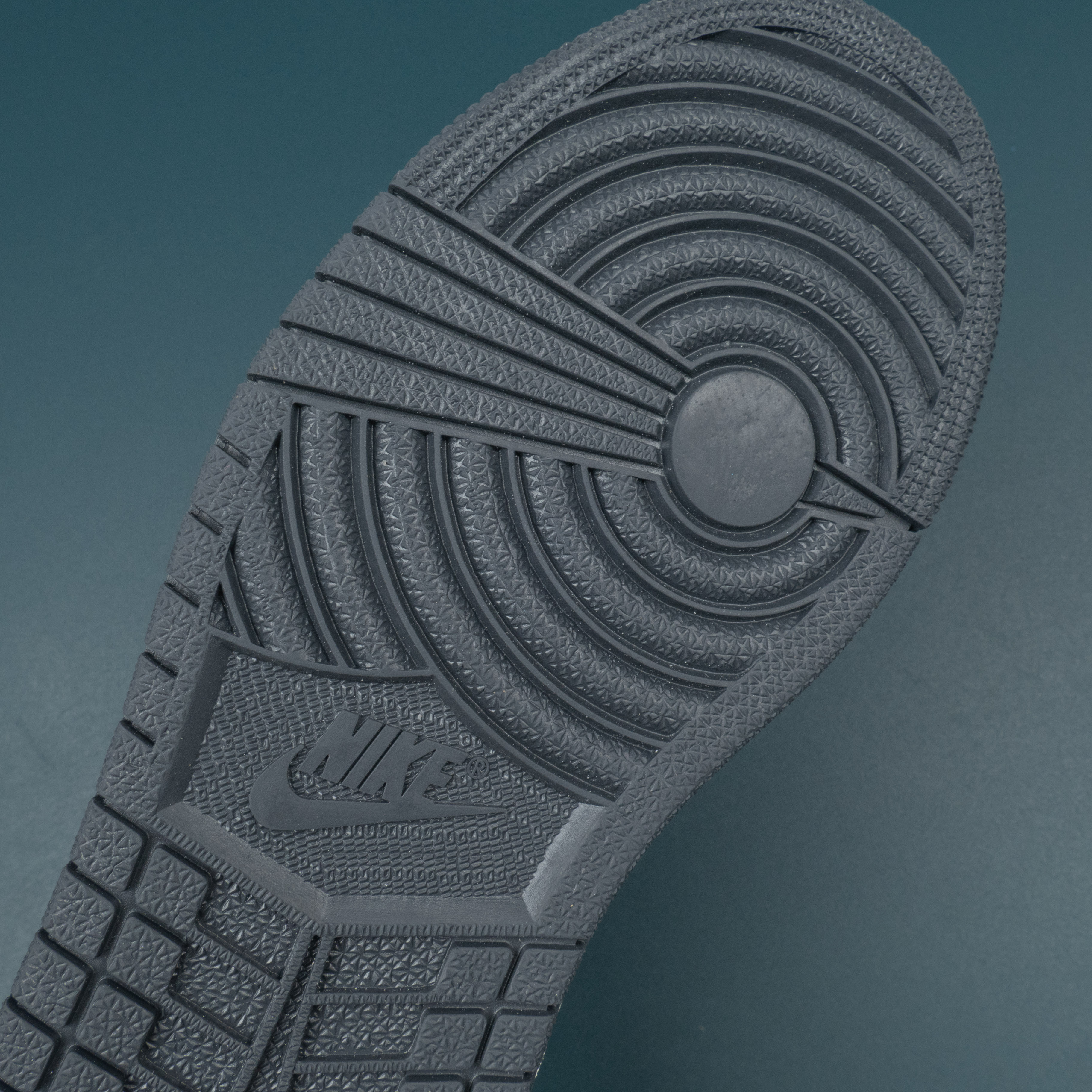 1‘s Low Beaded Swoosh