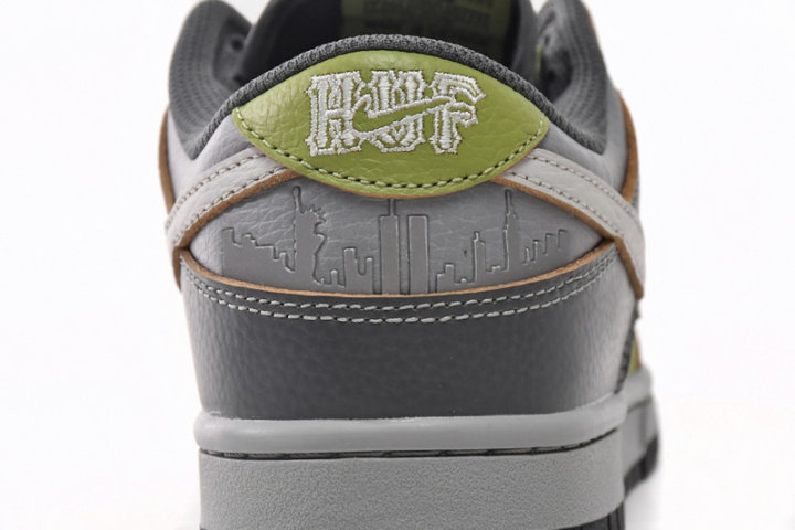 SB Dunk Low Goddess/Camouflage