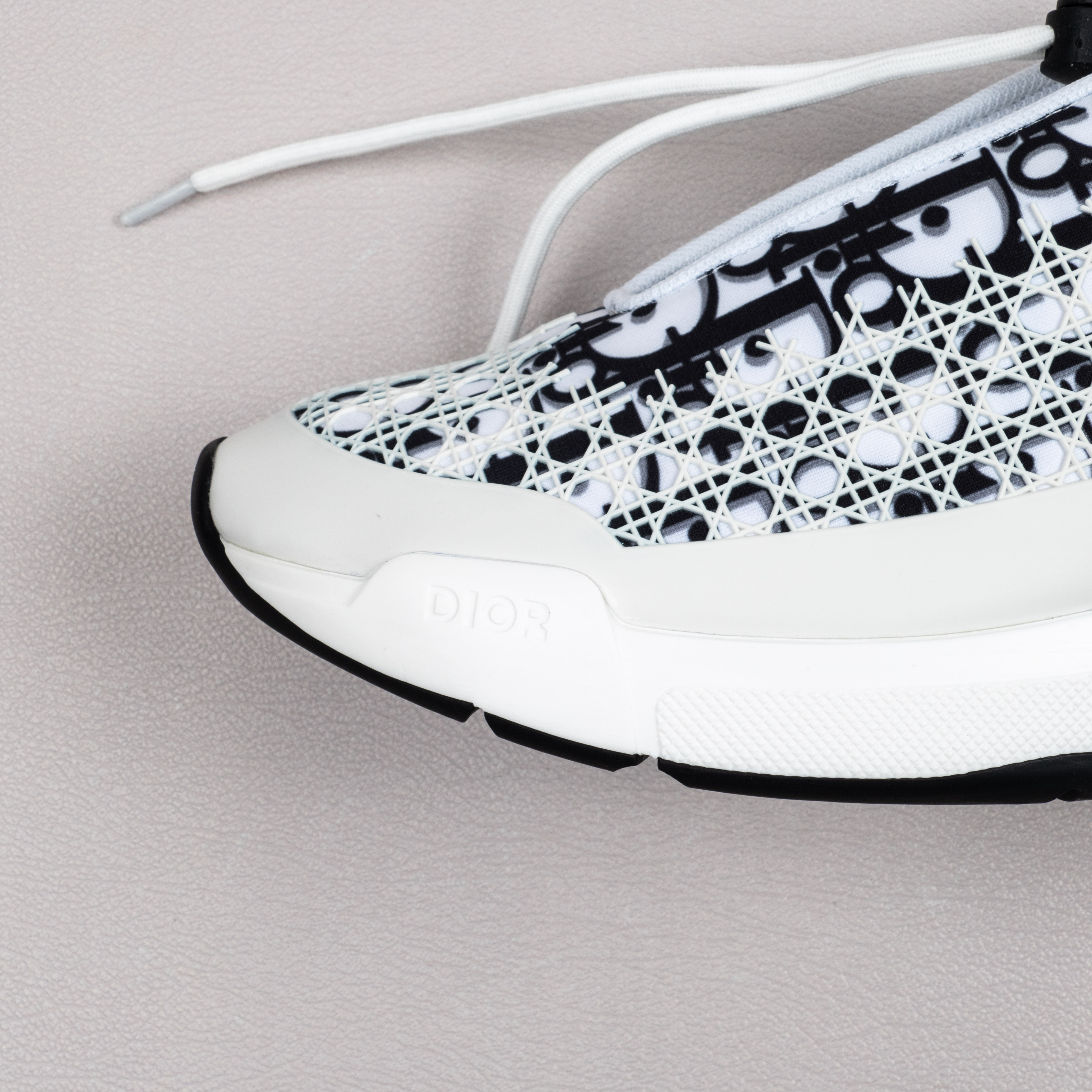 【Free shipping】男女鞋 DlOR 运动休闲老爹鞋松紧鞋带黑白色