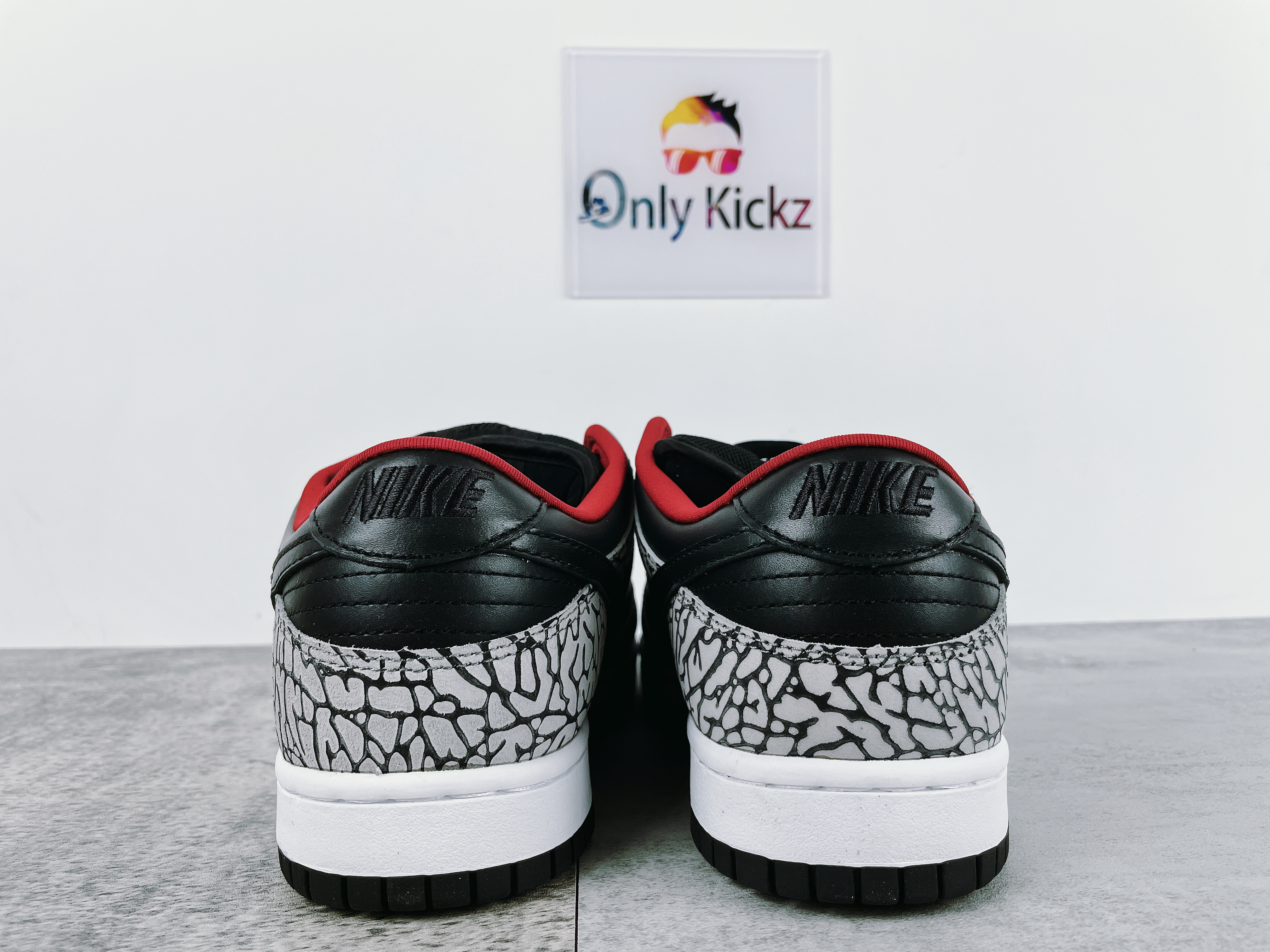 Dunk SB Low Supreme Black Cement