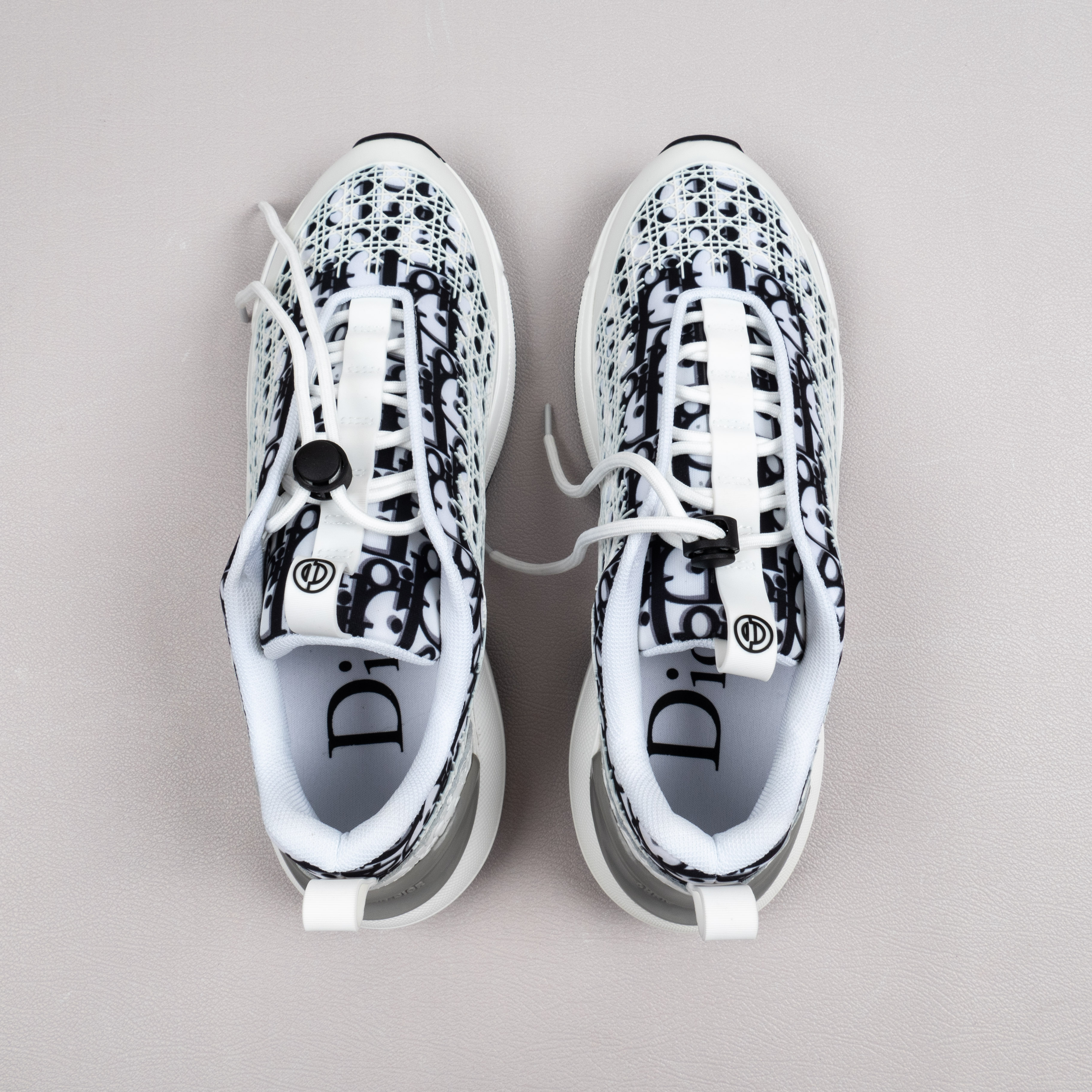 【Free shipping】男女鞋 DlOR 运动休闲老爹鞋松紧鞋带黑白色