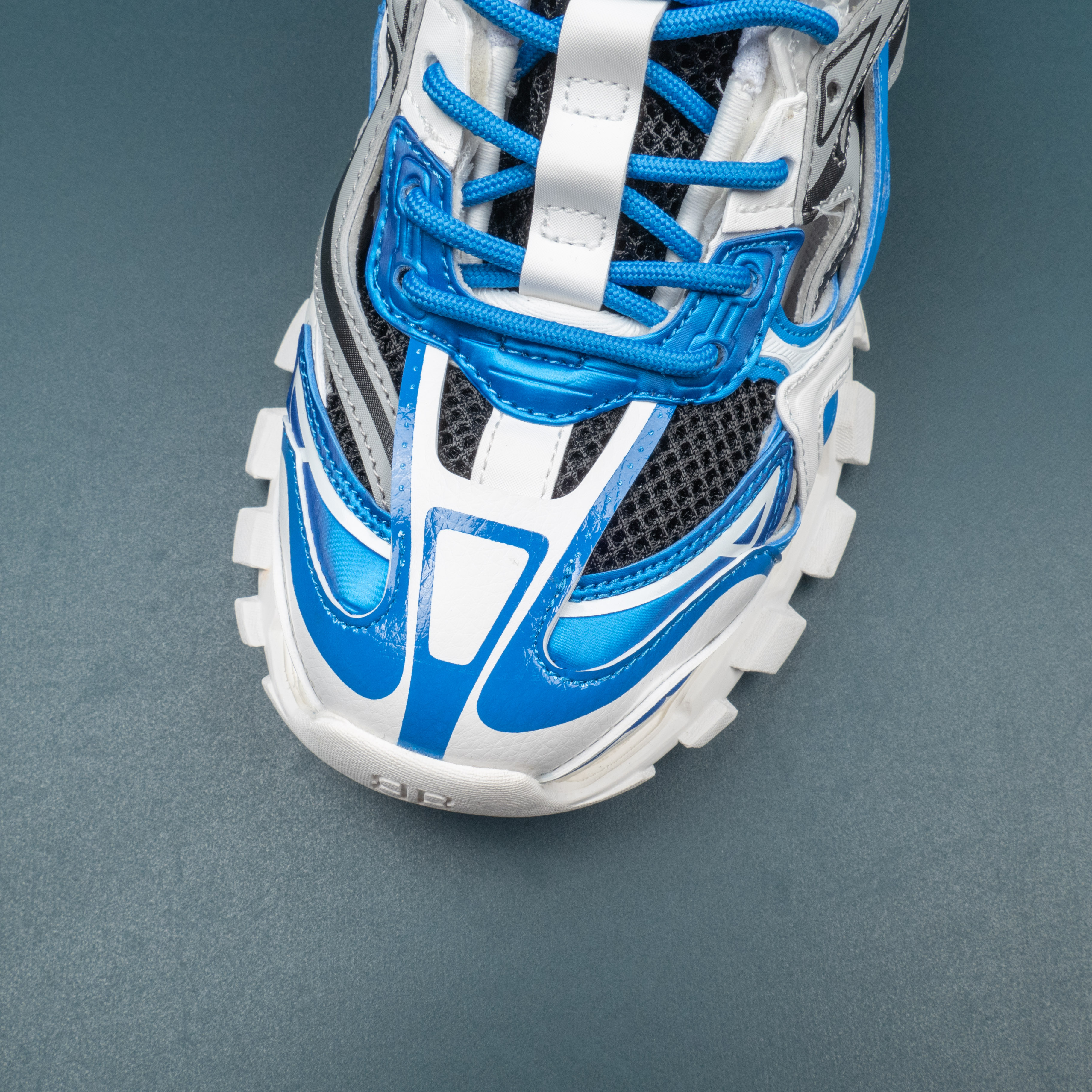 Track 2.0 Blue White