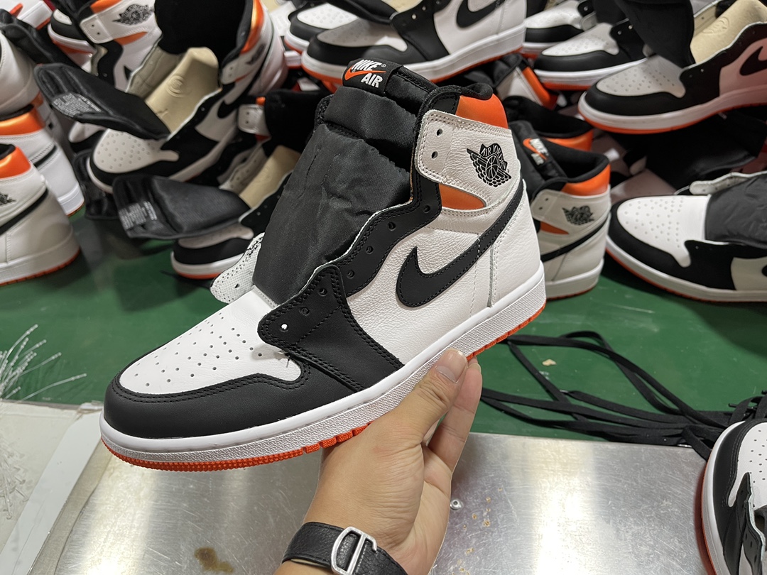 1 Retro High OG Elctro Orange