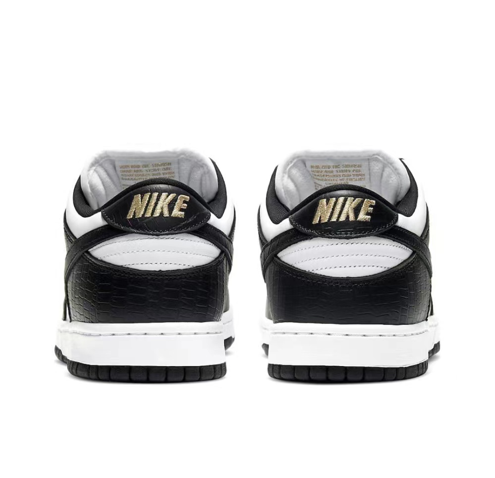 SB Dunk Low Supreme Stars Black DH3228-102