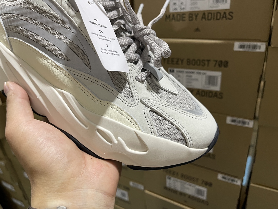 700 V2 Static