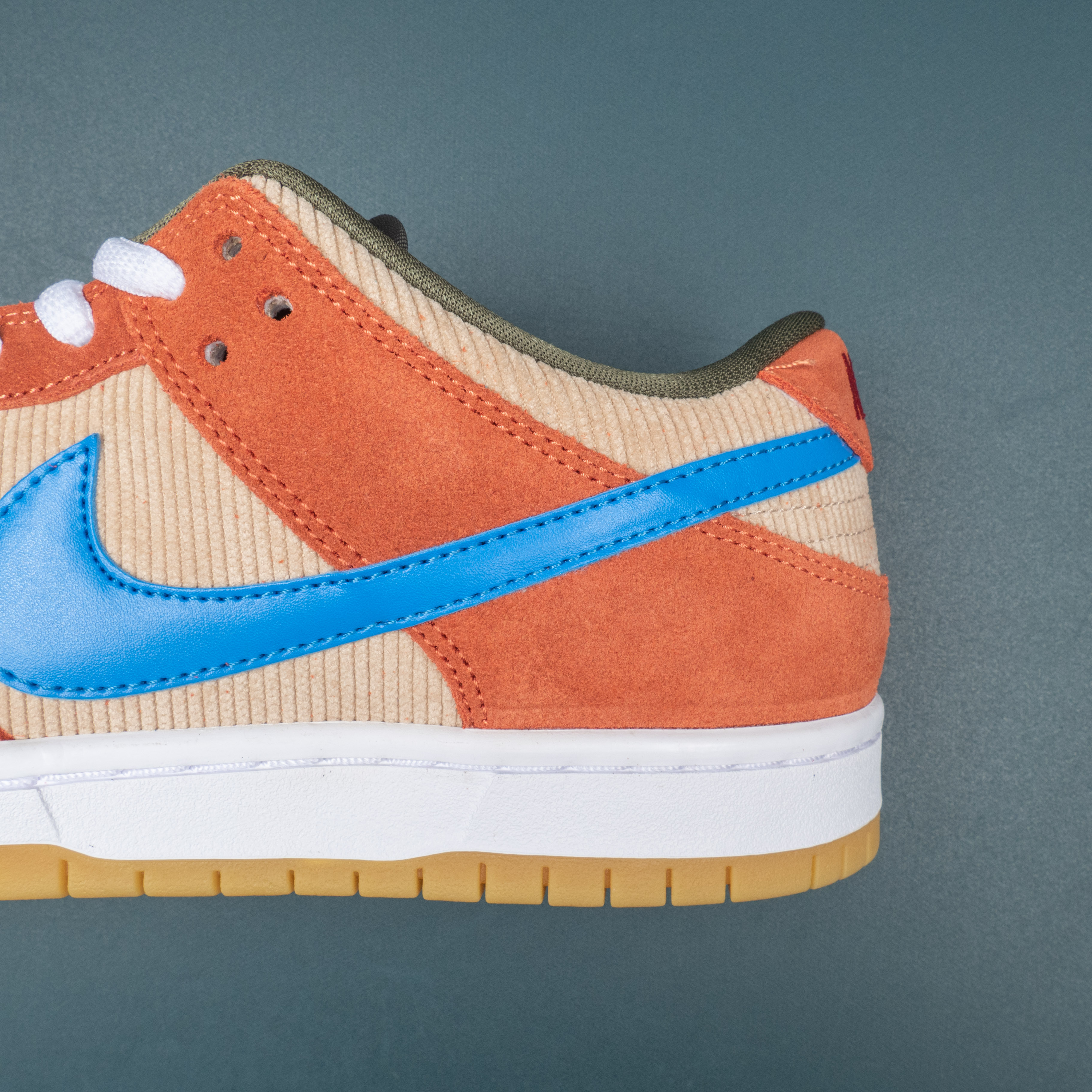 SB Dunk Low Corduroy Dusty Peach