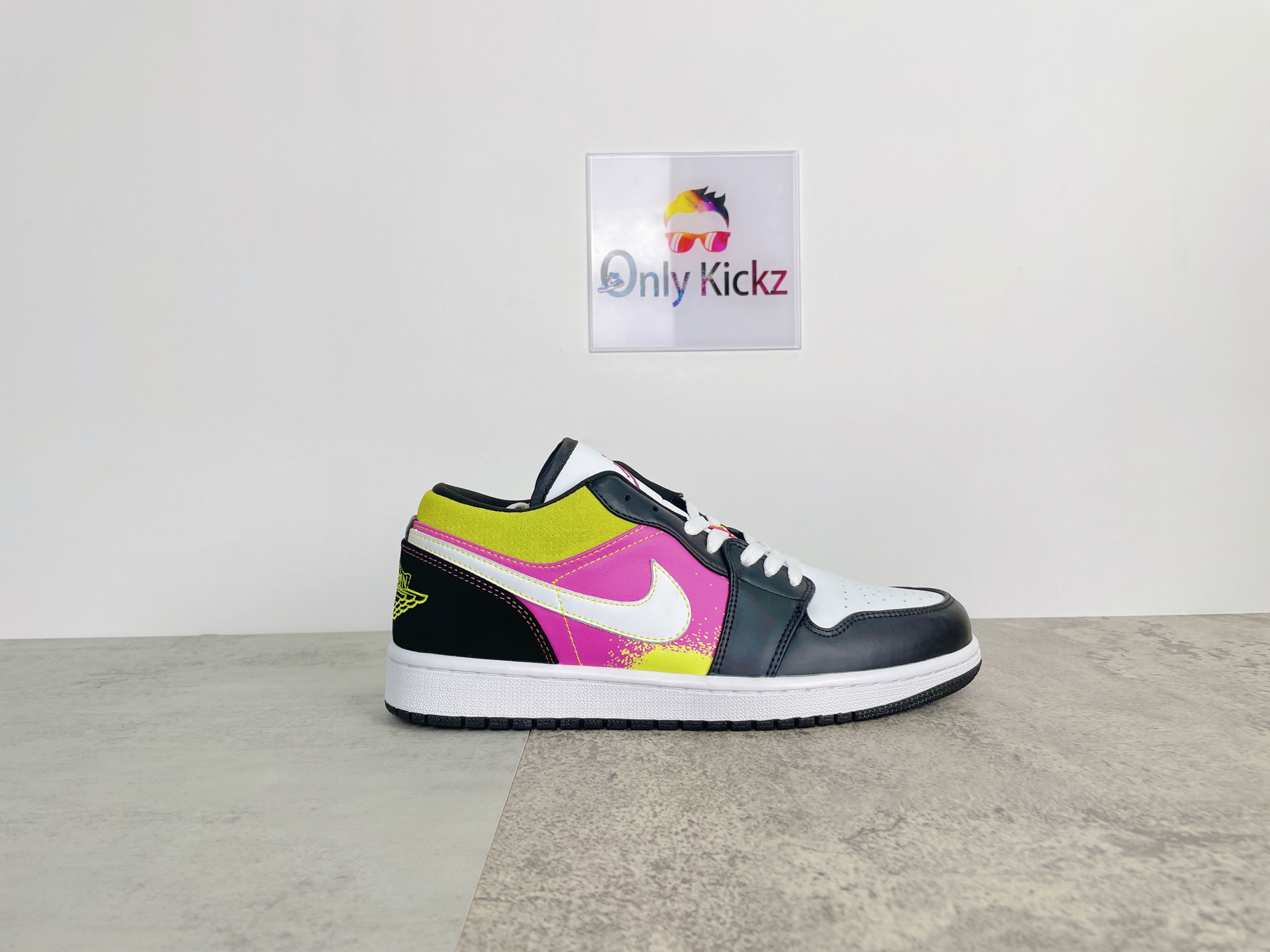 1's Low Black Active Fuchsia Cyber​​