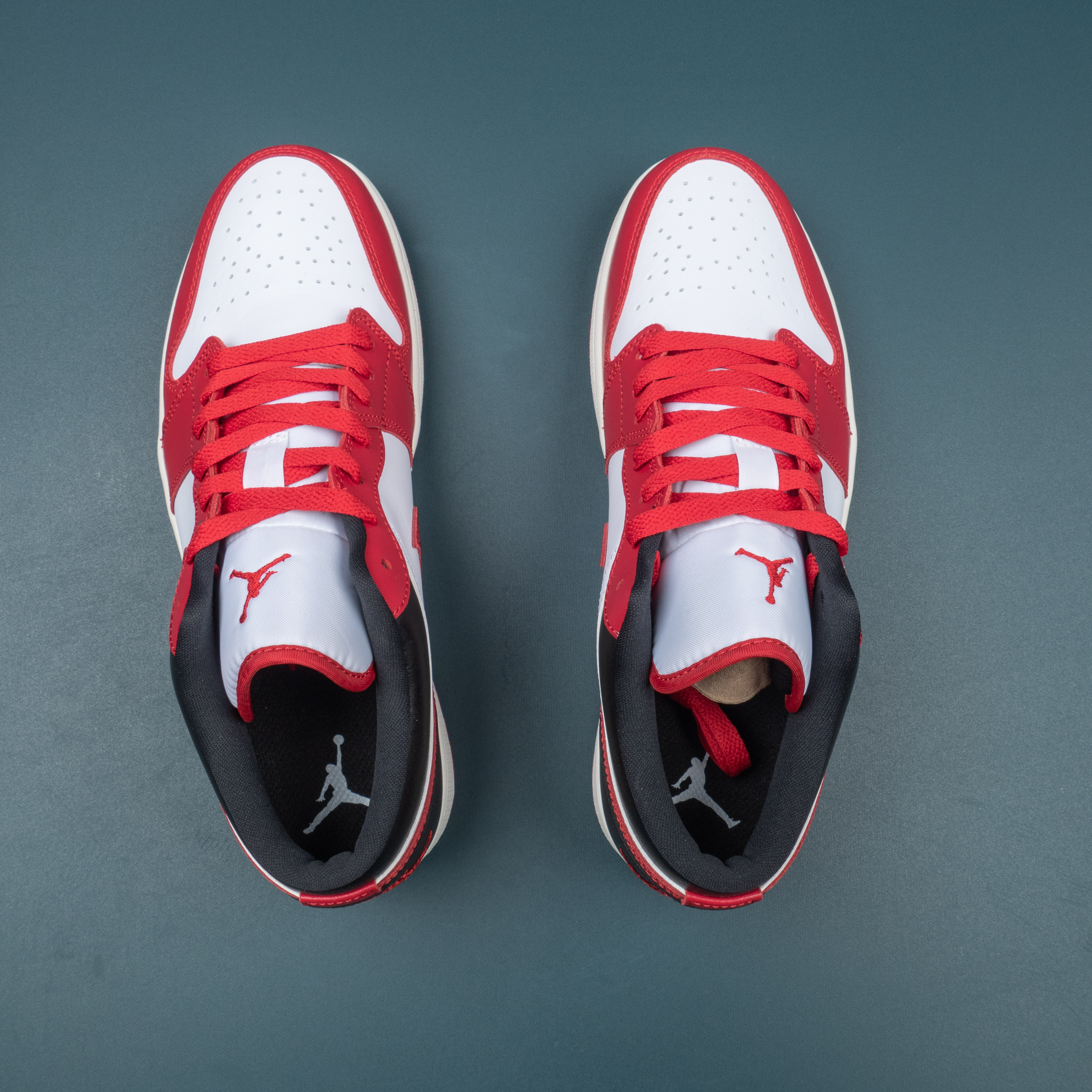 1's LowReverse Black Toe