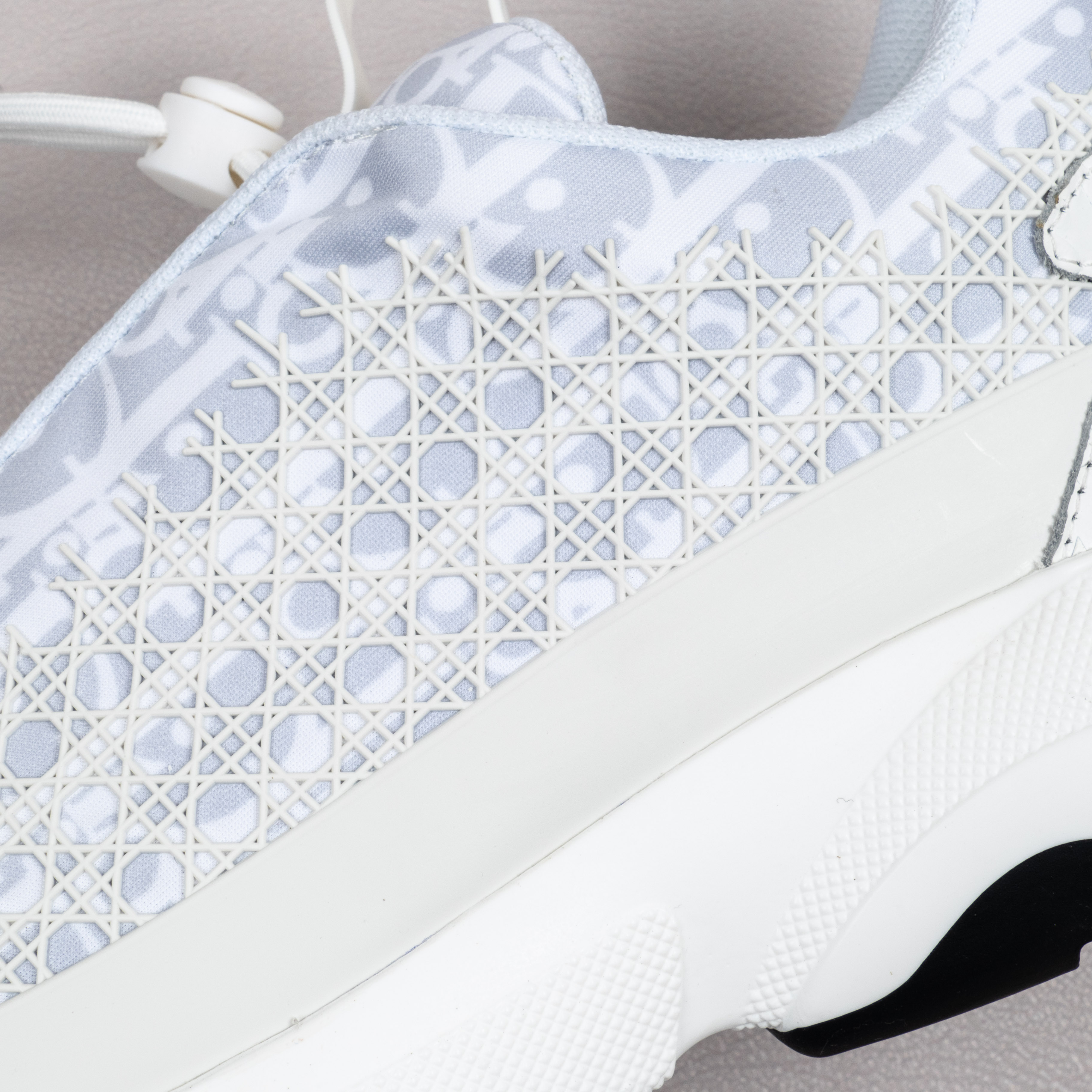 【Free shipping】男女鞋 DlOR 运动休闲老爹鞋松紧鞋带白色