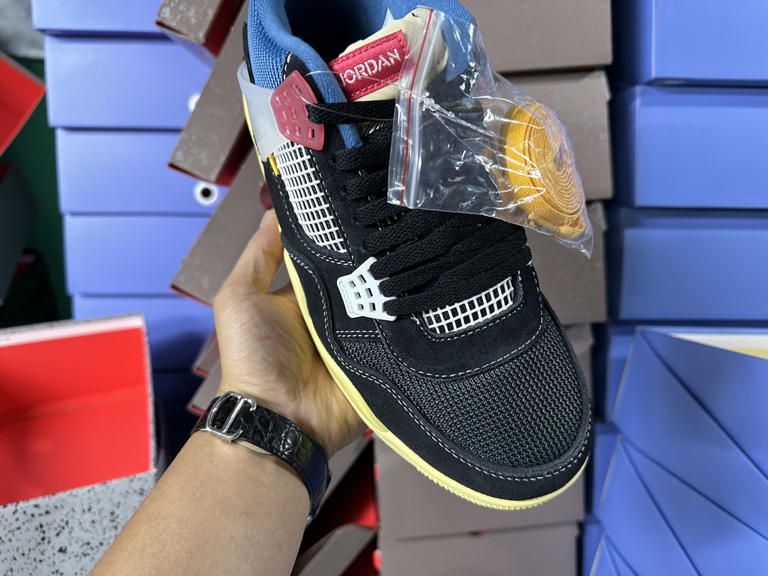 Union x Air 4's Off Noir