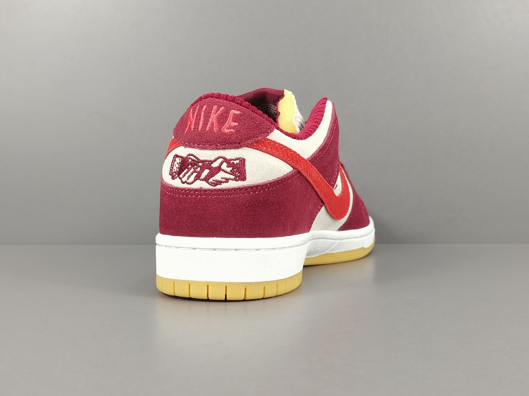 SB Dunk Low Skate Like a Girl