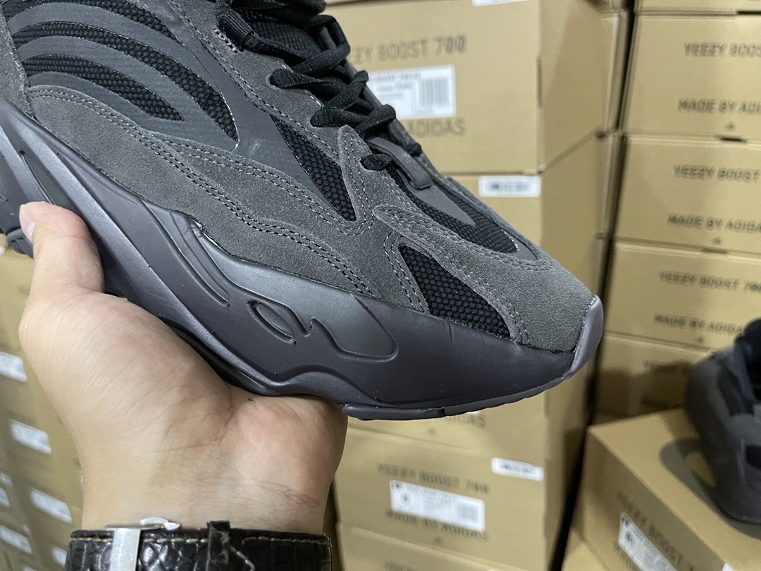 700 V2 Vanta