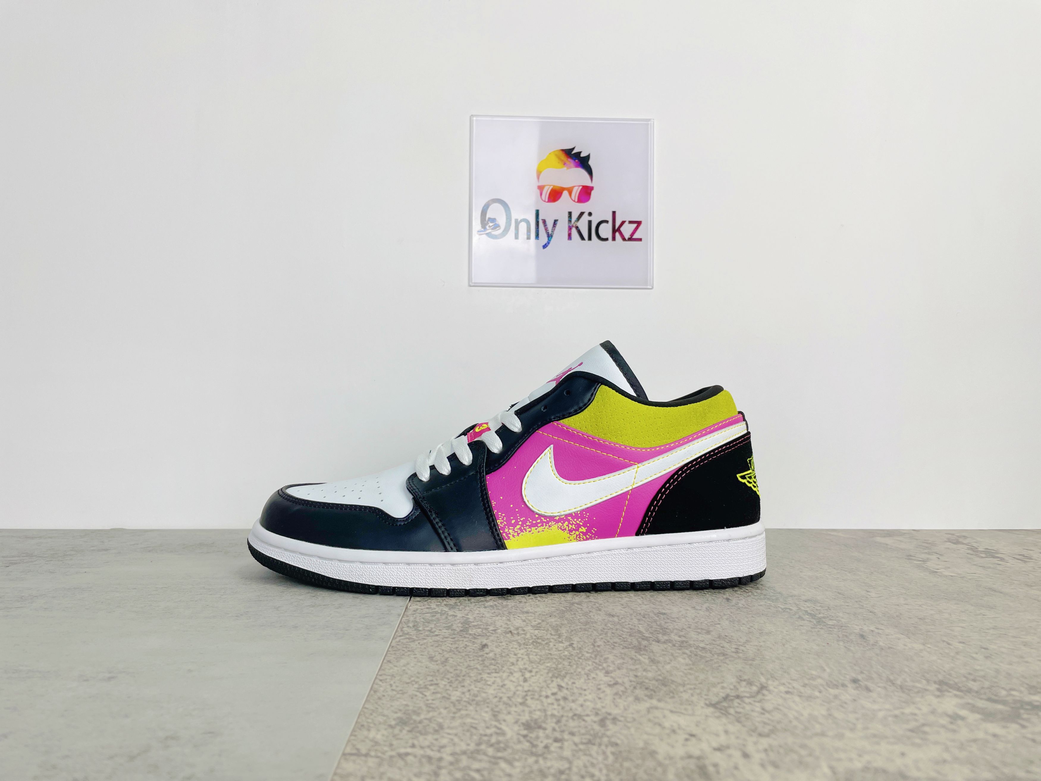 1's Low Black Active Fuchsia Cyber​​