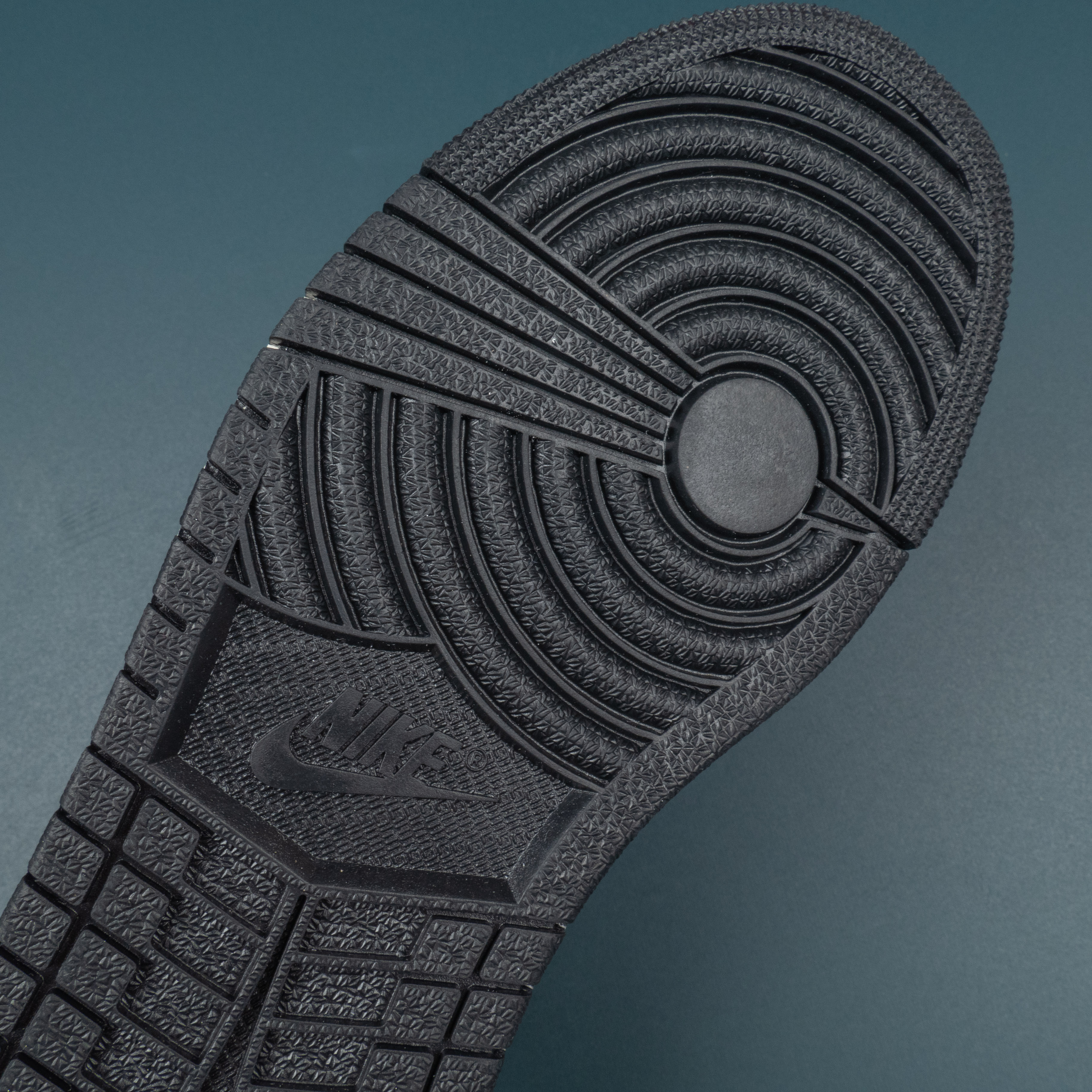 1s Retro High OG Skyline