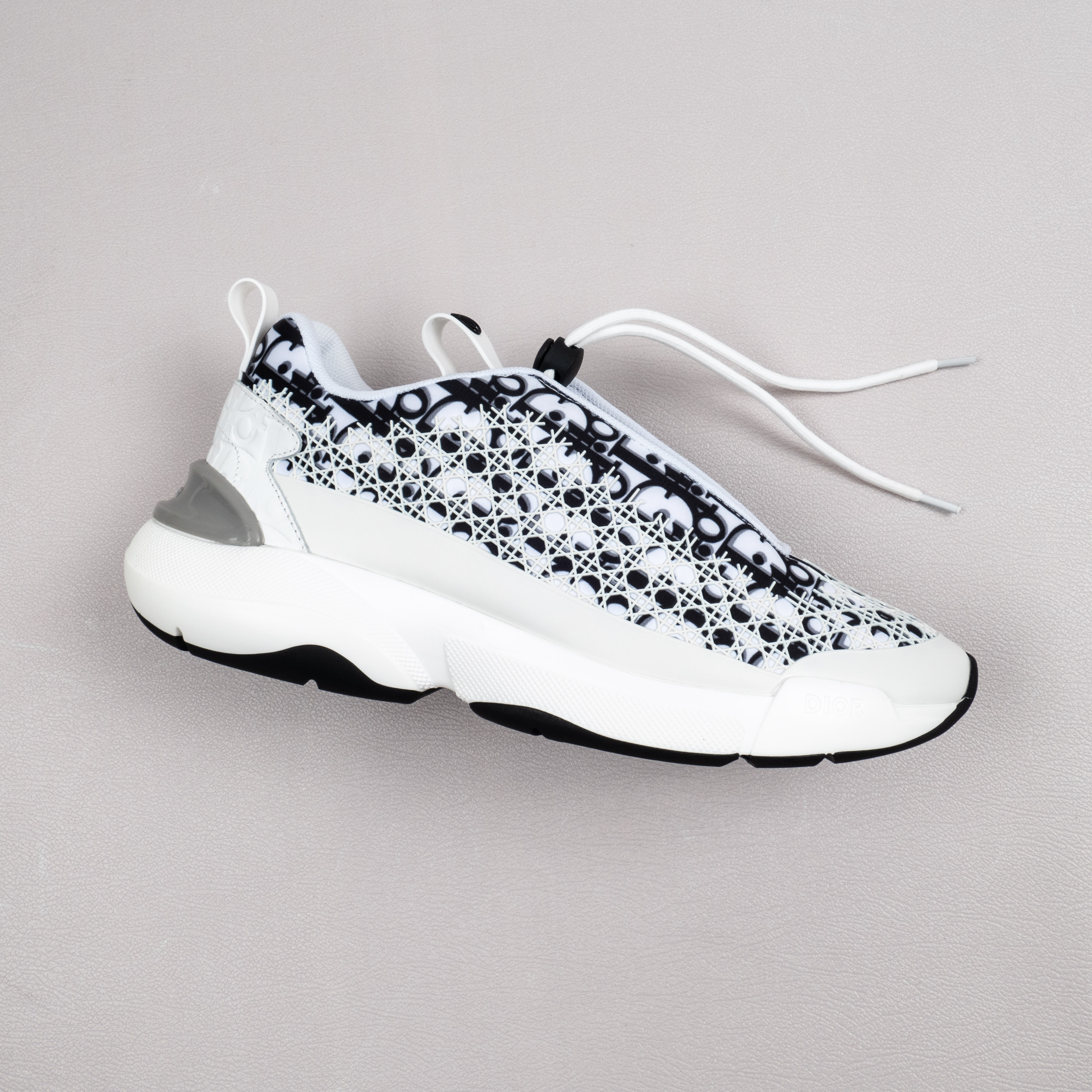 【Free shipping】男女鞋 DlOR 运动休闲老爹鞋松紧鞋带黑白色