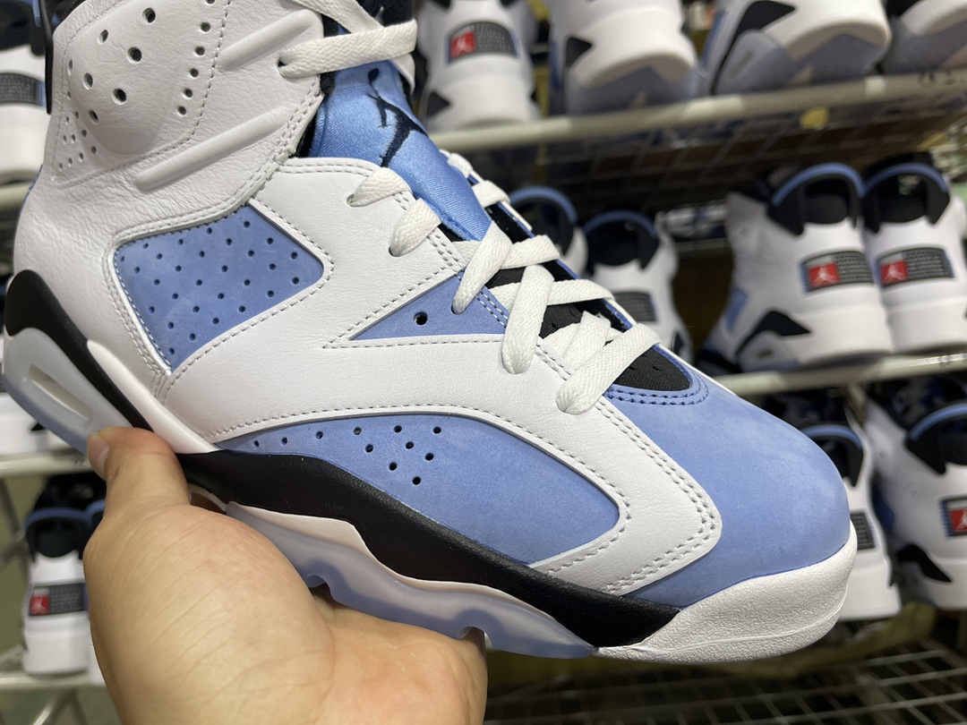 6's Retro University Blue