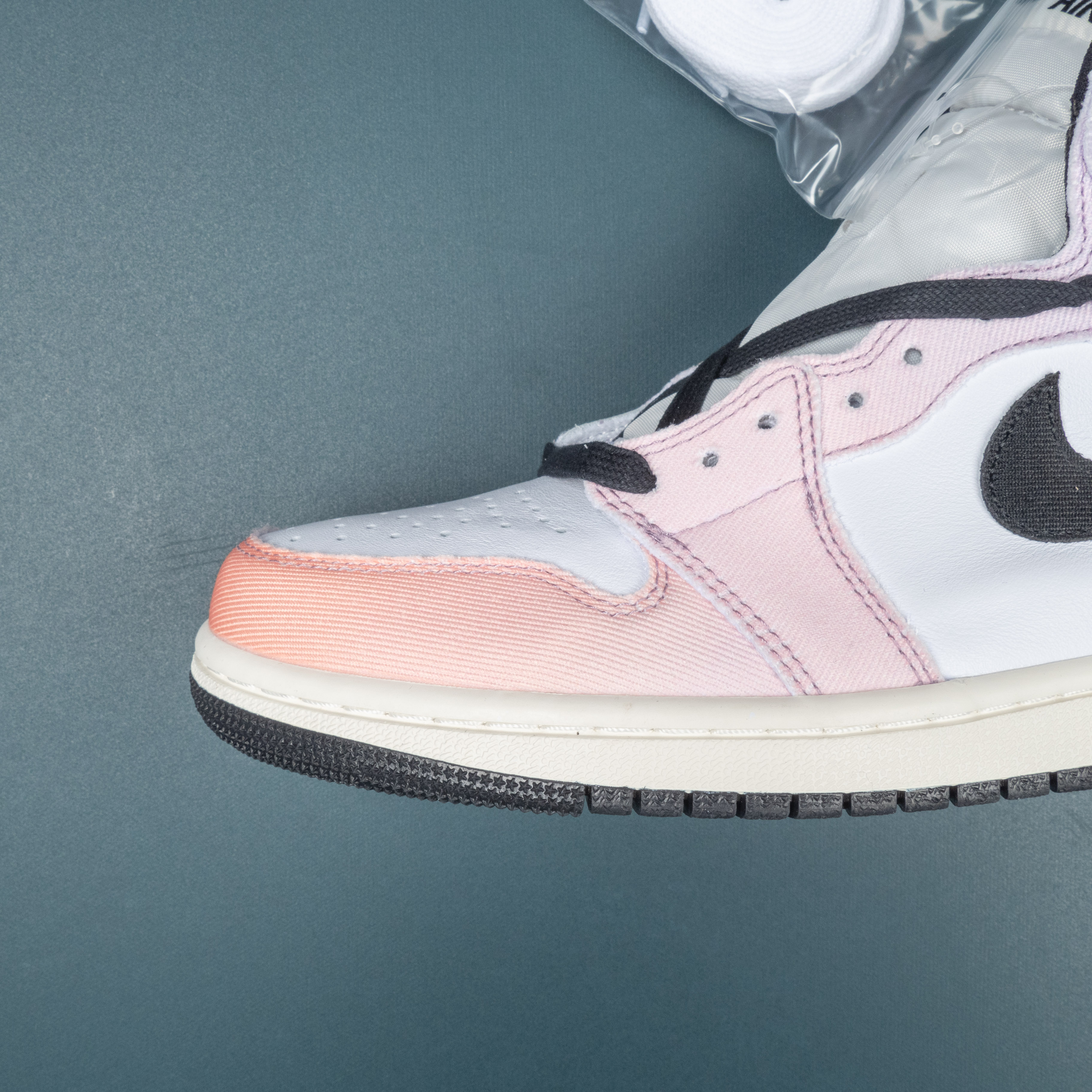 1s Retro High OG Skyline