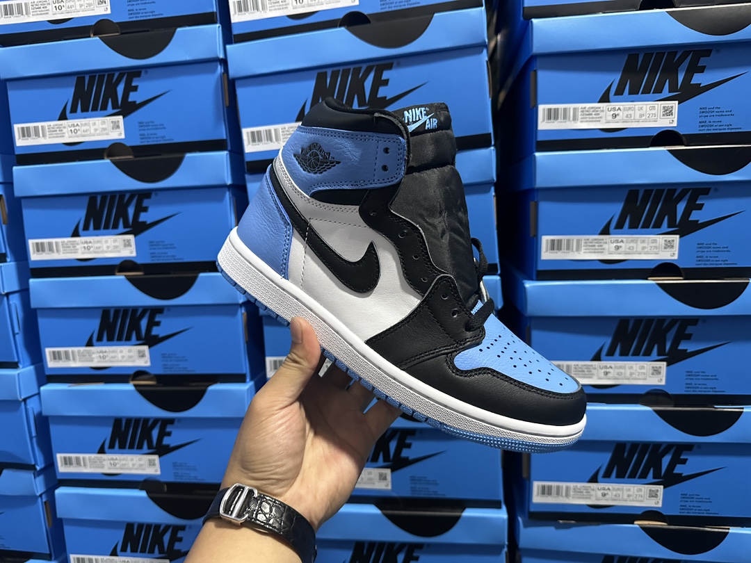 1's Retro High OG Blue Black
