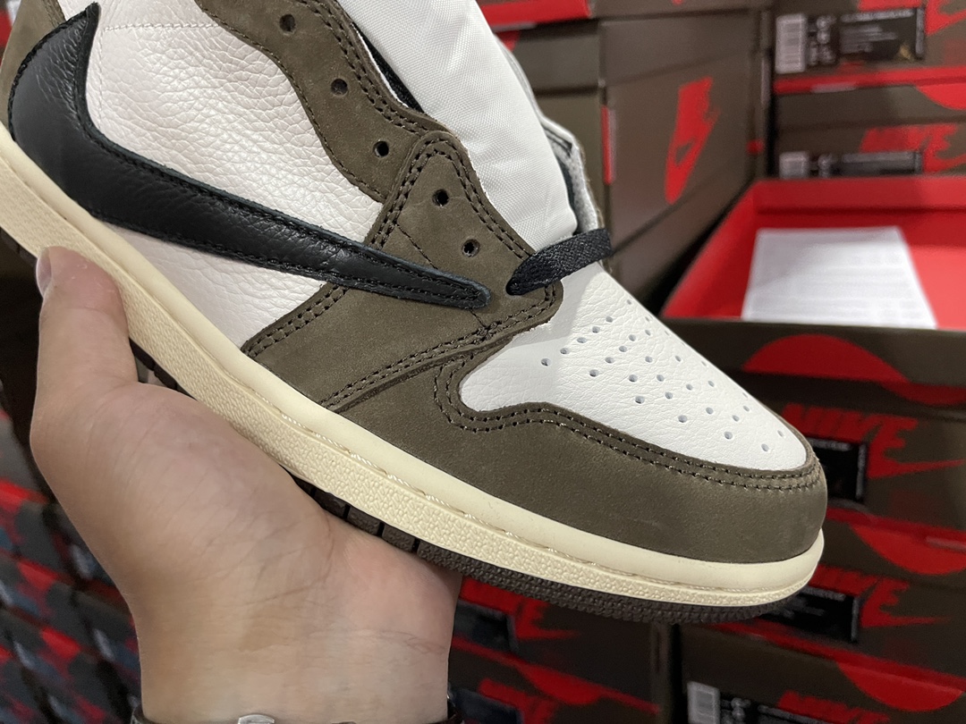 1's Retro High Travis Scott CD4487-100