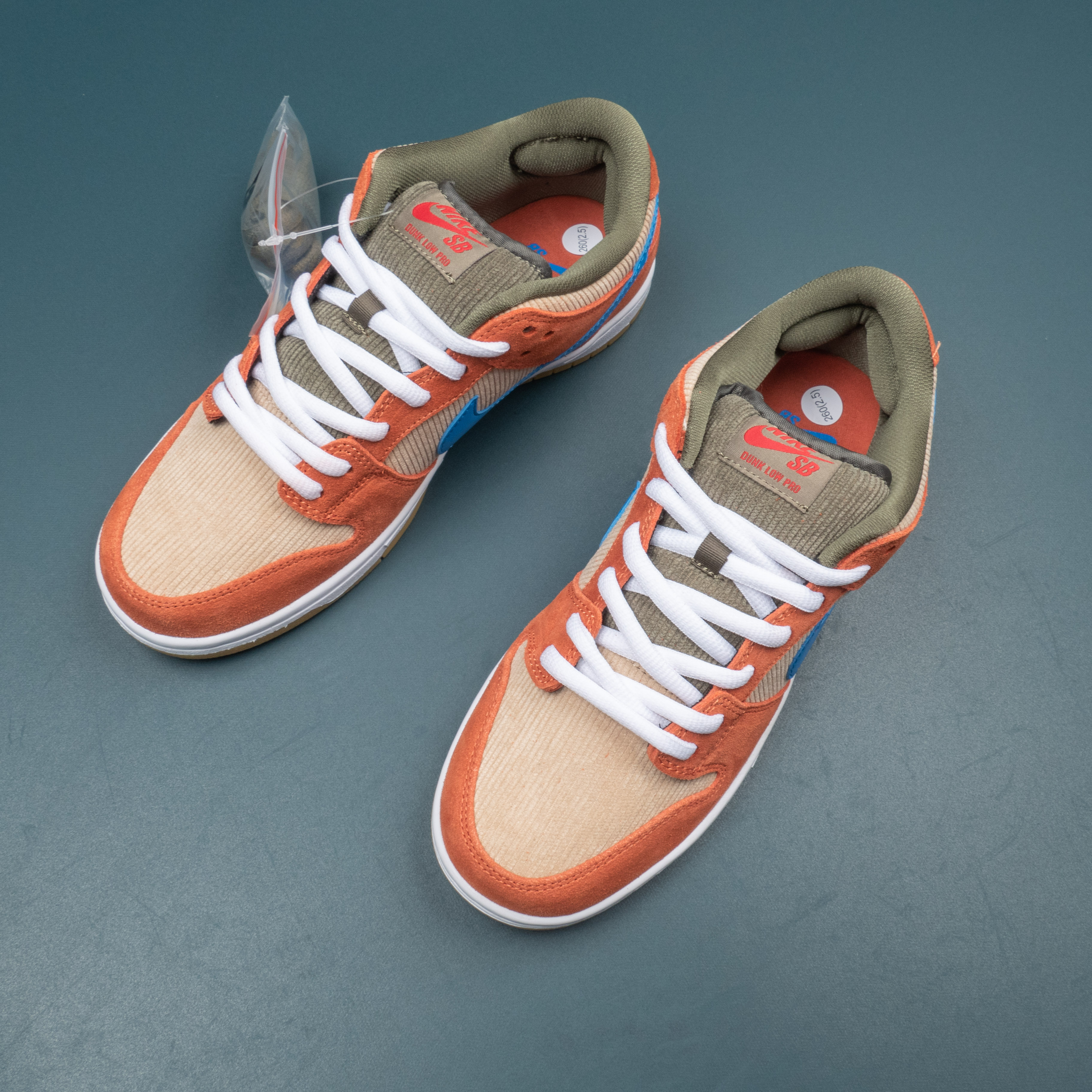 SB Dunk Low Corduroy Dusty Peach
